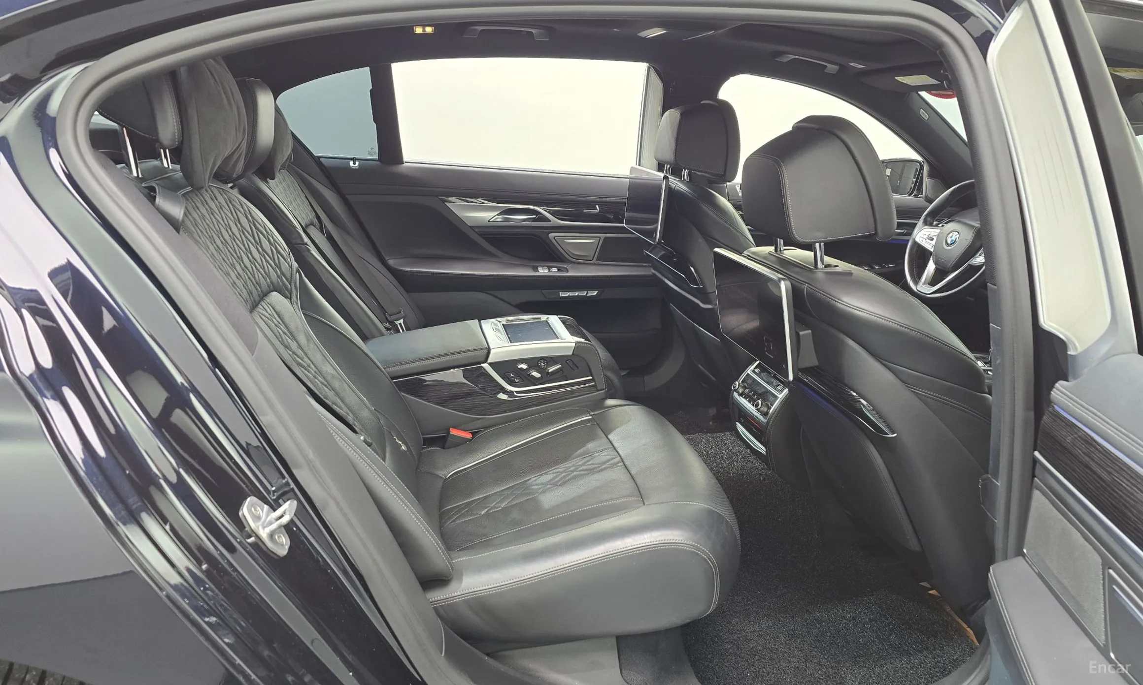 BMW 7 Series (G11) превью 11