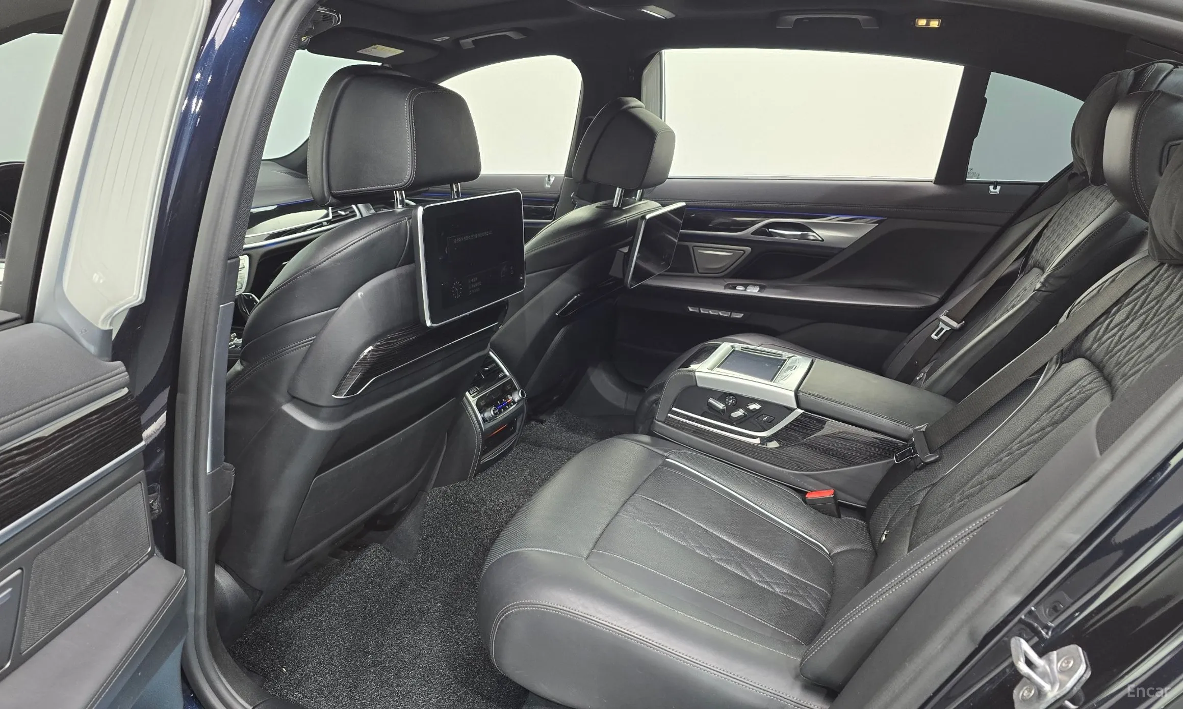 BMW 7 Series (G11) превью 19