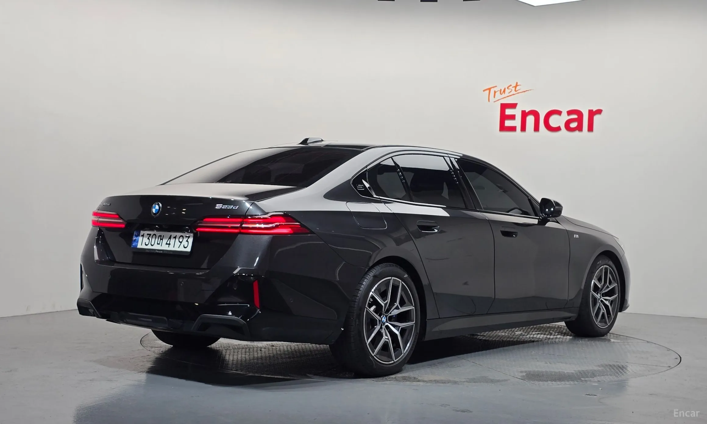 BMW 5 Series (G60) превью 2