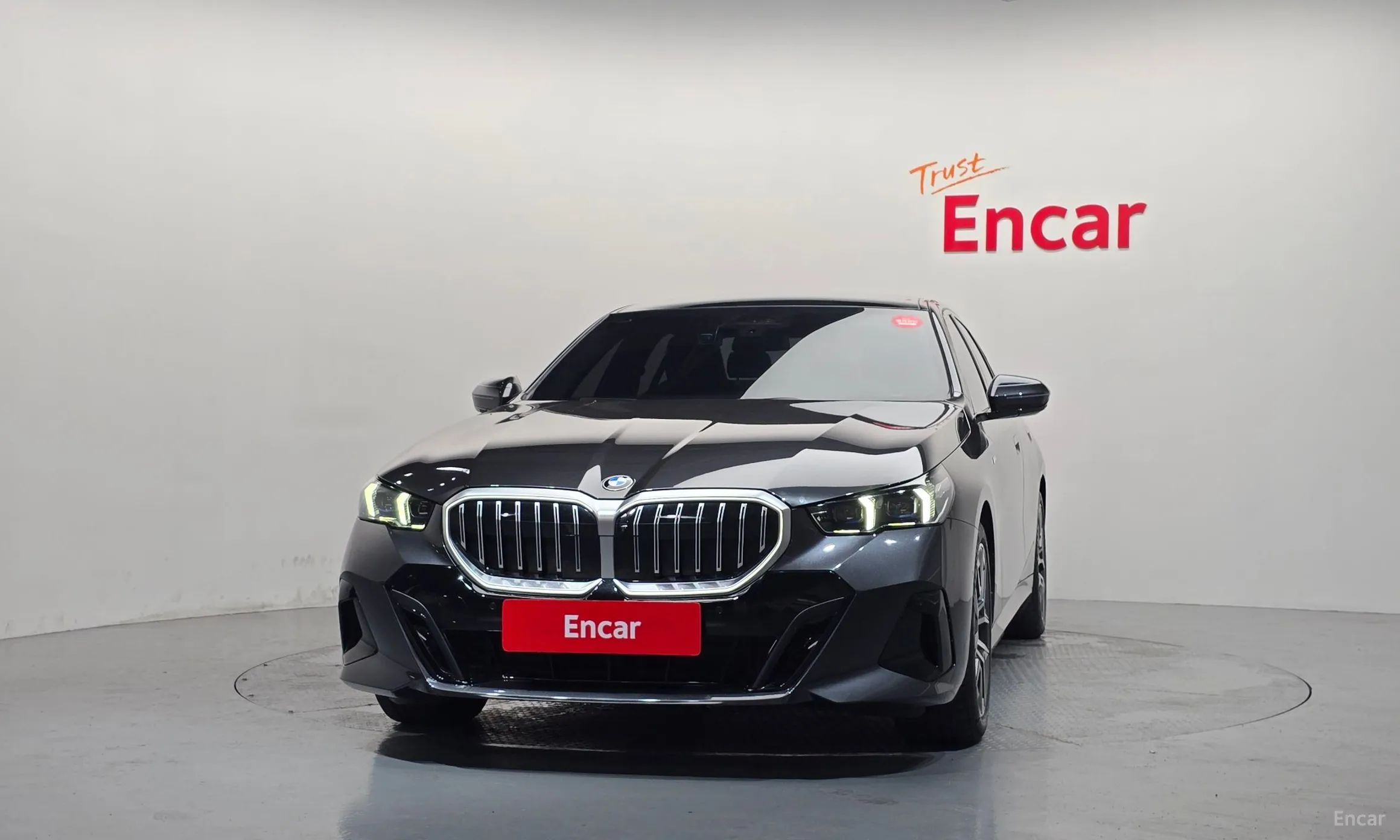 BMW 5 Series (G60) превью 3