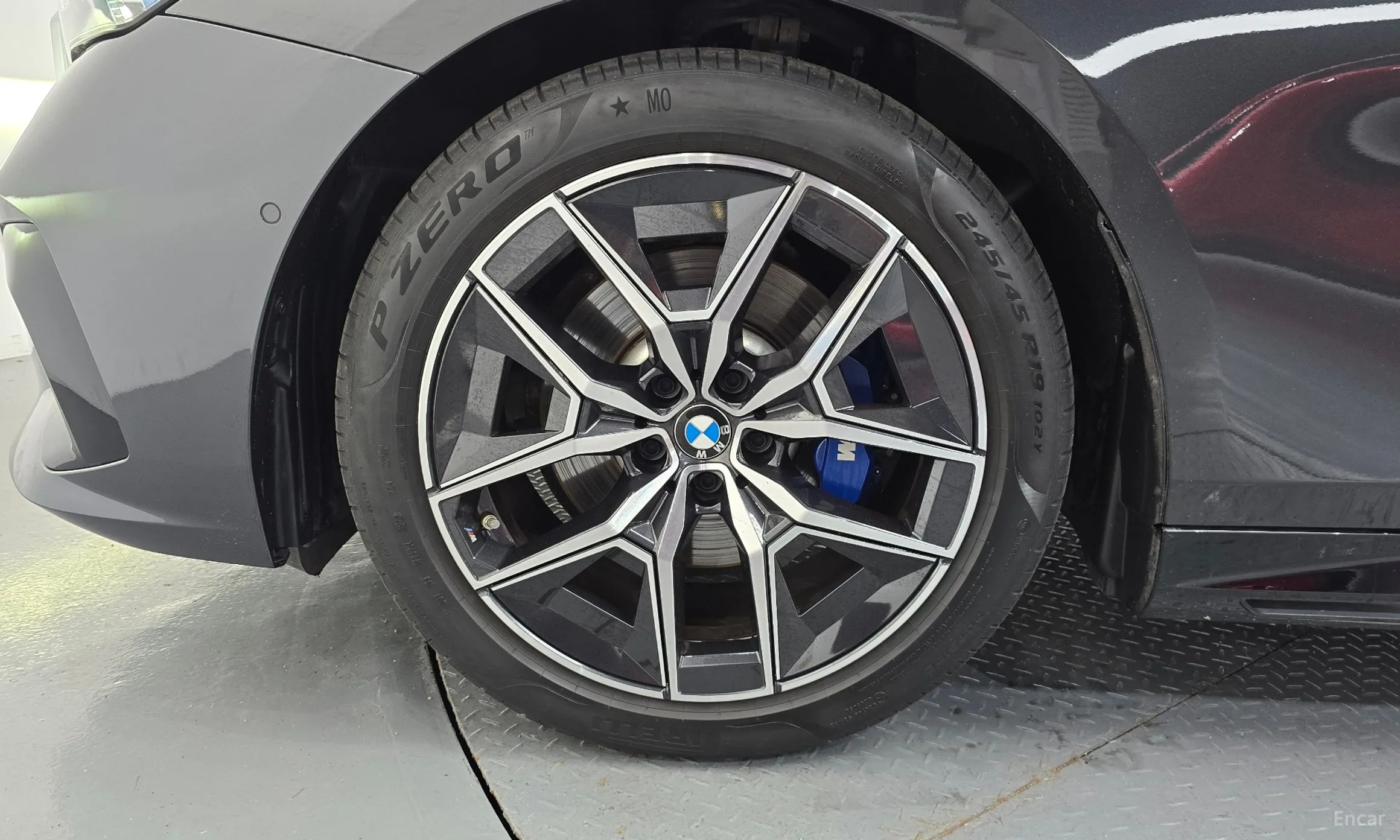 BMW 5 Series (G60) превью 5