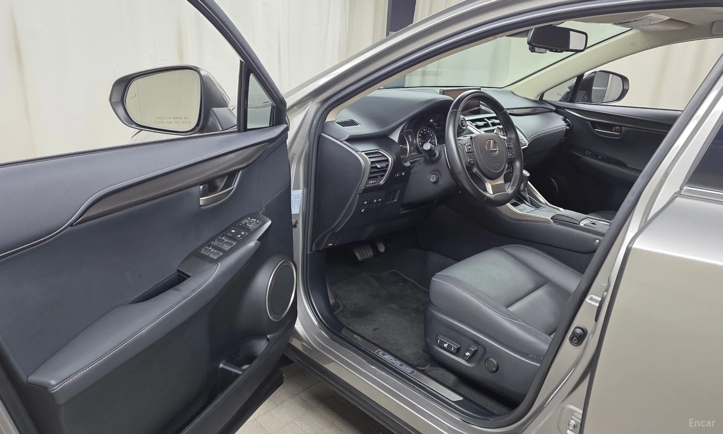 Lexus NX300h превью 10
