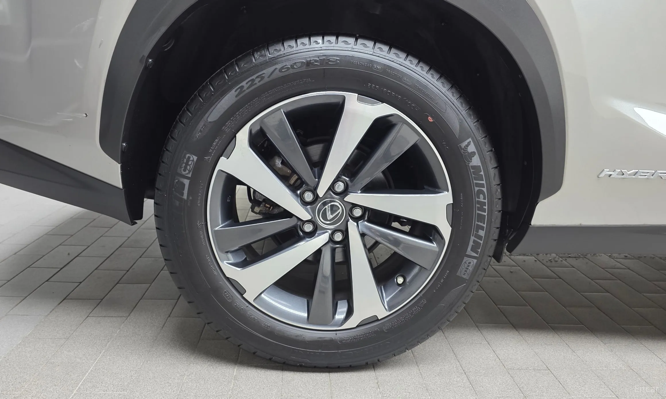 Lexus NX300h превью 5