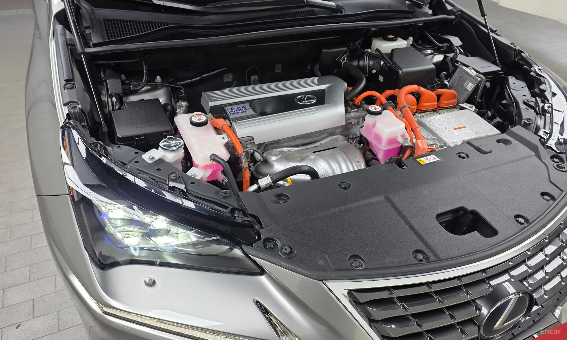 Lexus NX300h превью 6