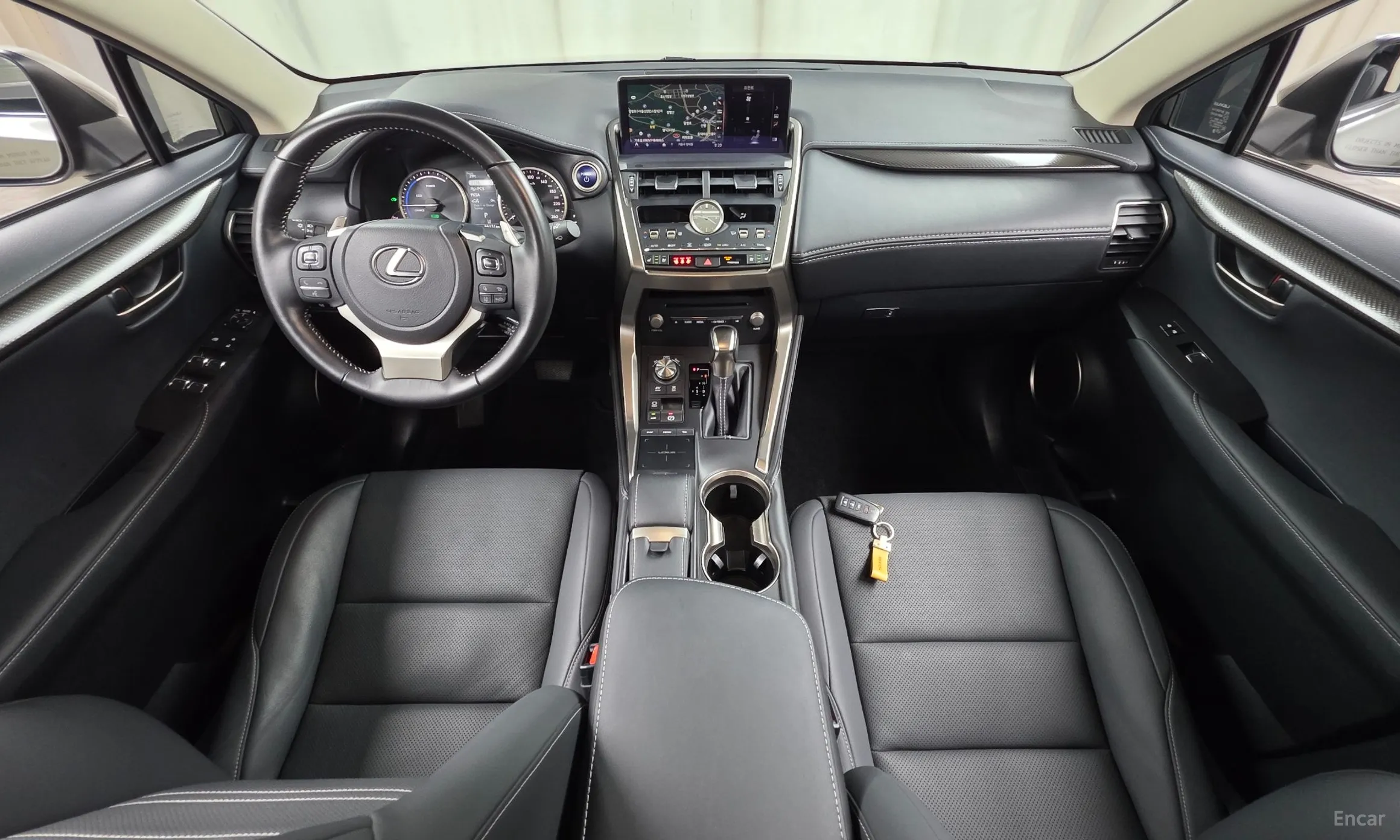 Lexus NX300h превью 7