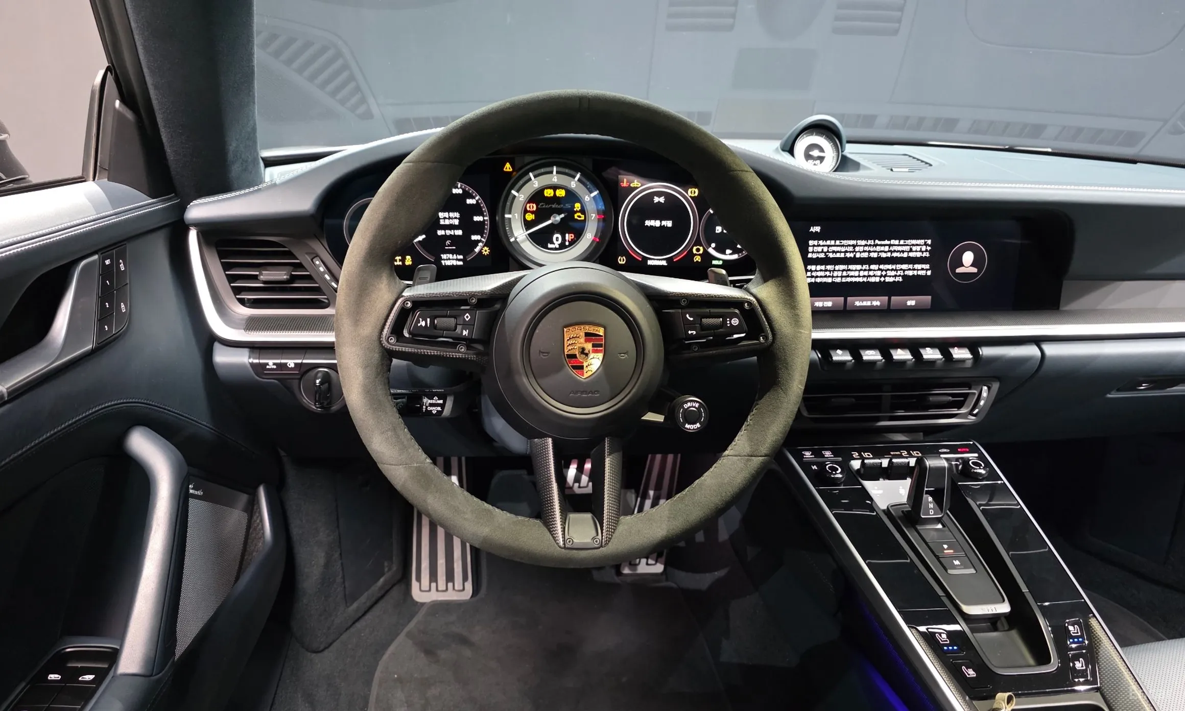 Porsche 911 (992) превью 13