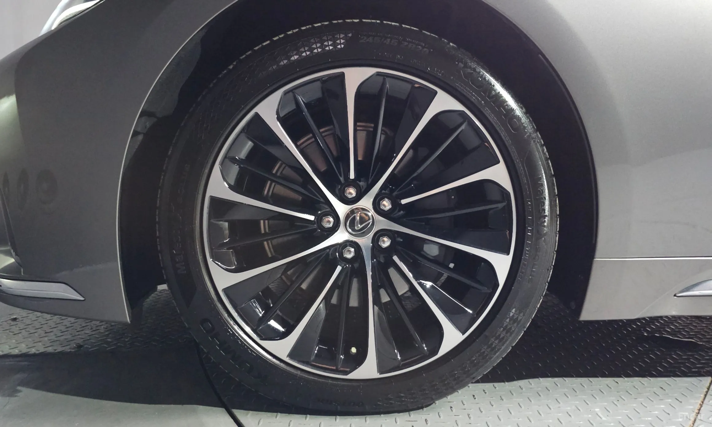 Lexus LS500 5th Generation превью 5