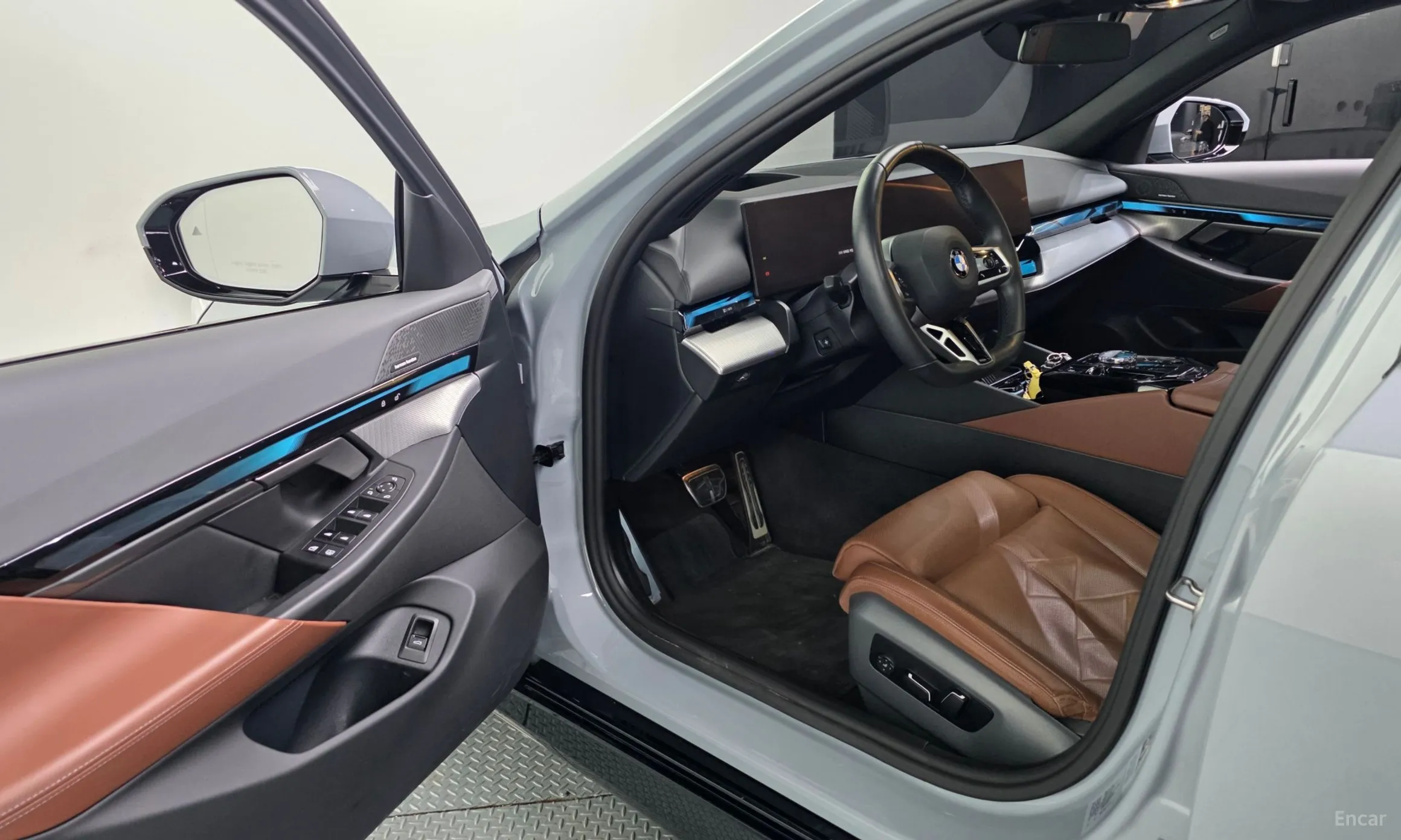BMW 5 Series (G60) превью 10