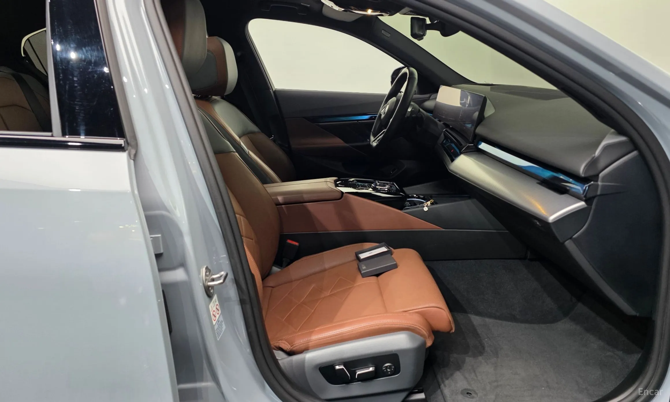 BMW 5 Series (G60) превью 11