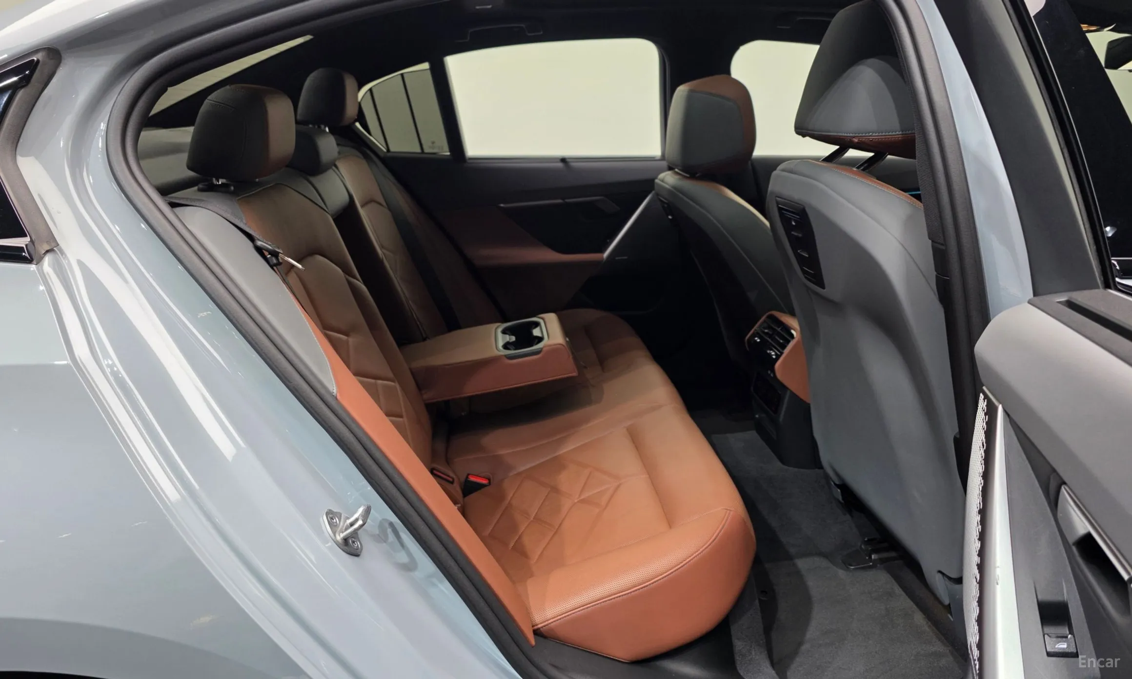 BMW 5 Series (G60) превью 12