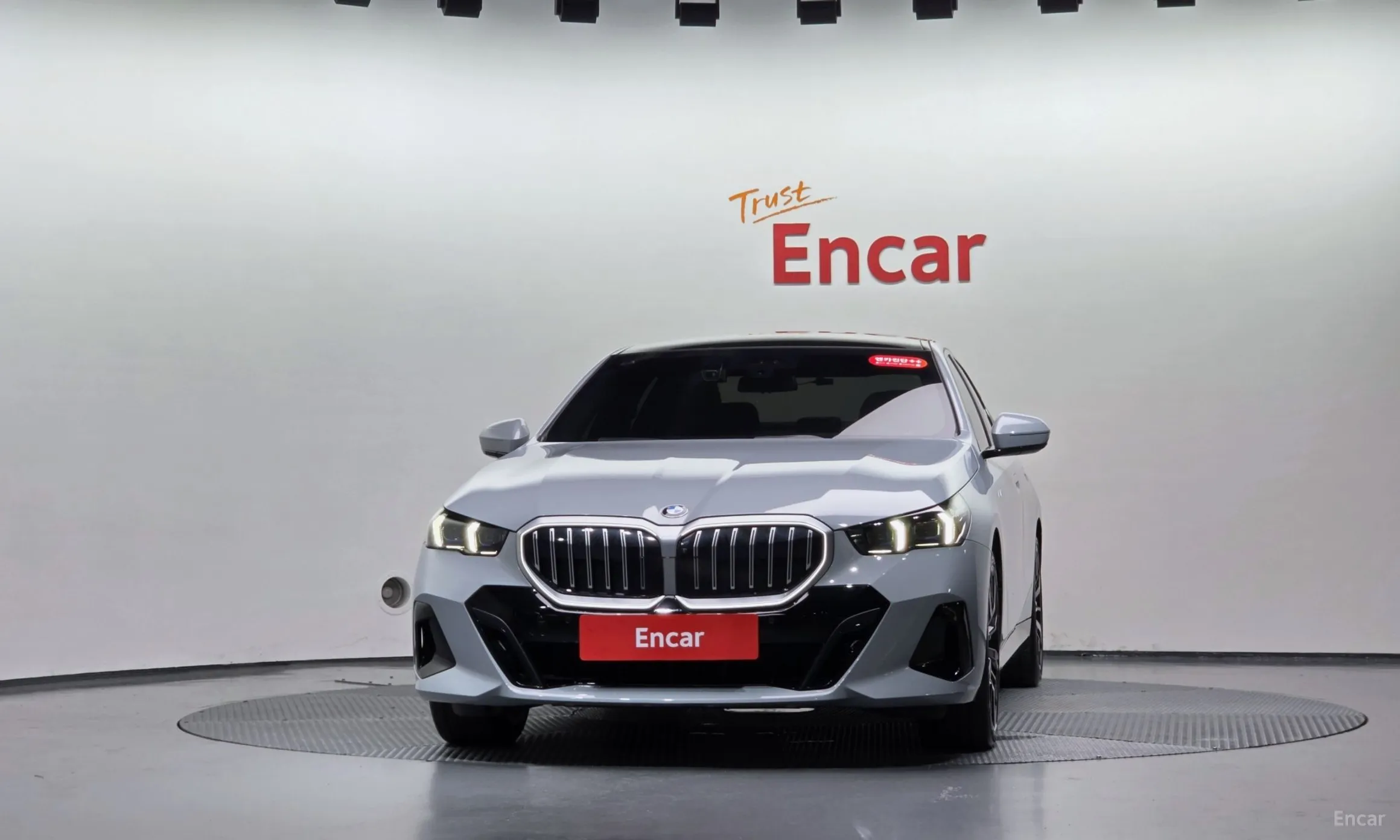BMW 5 Series (G60) превью 3
