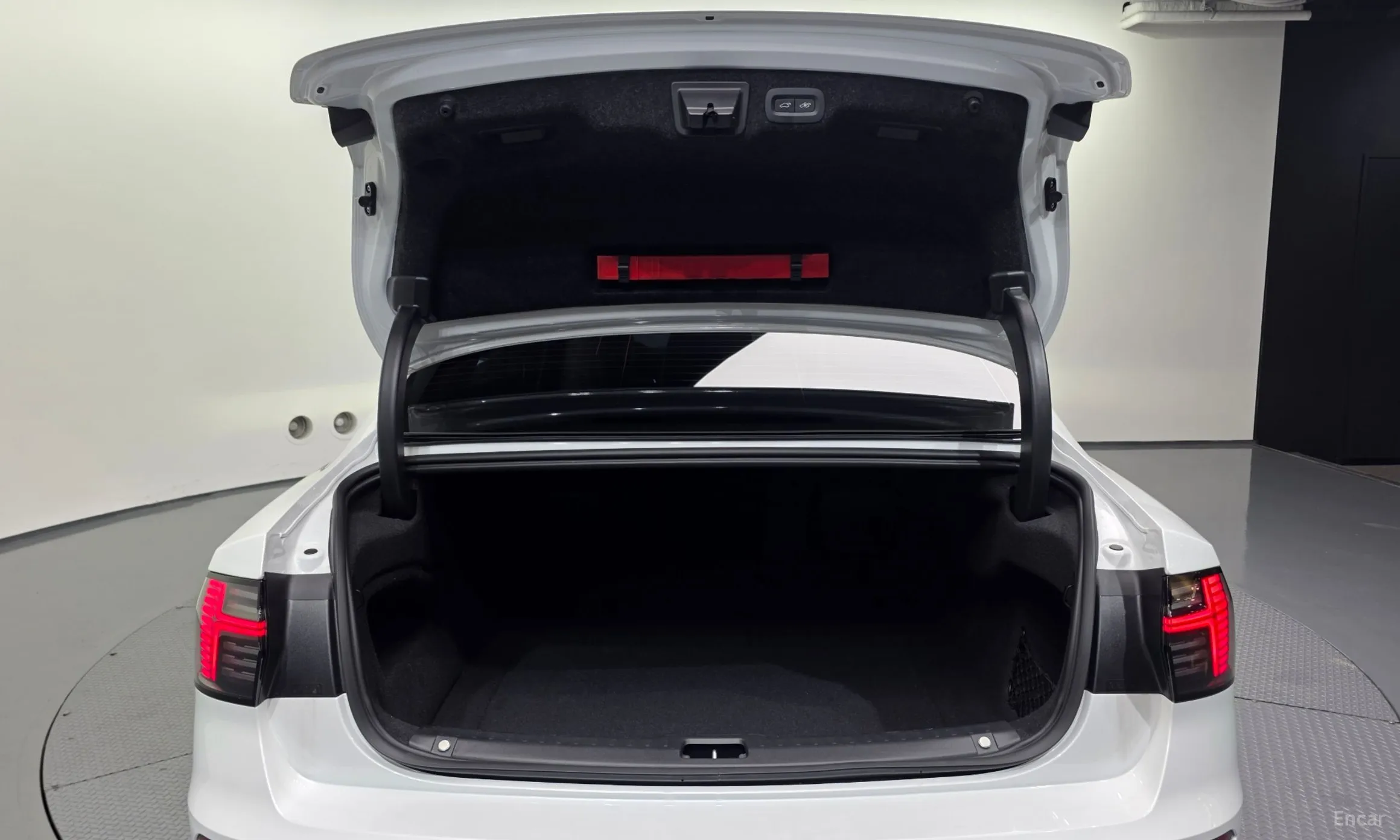 Volvo S90 превью 20