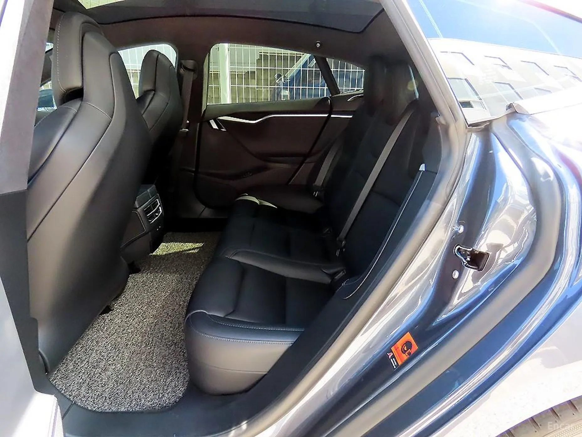 Tesla Model S превью 6