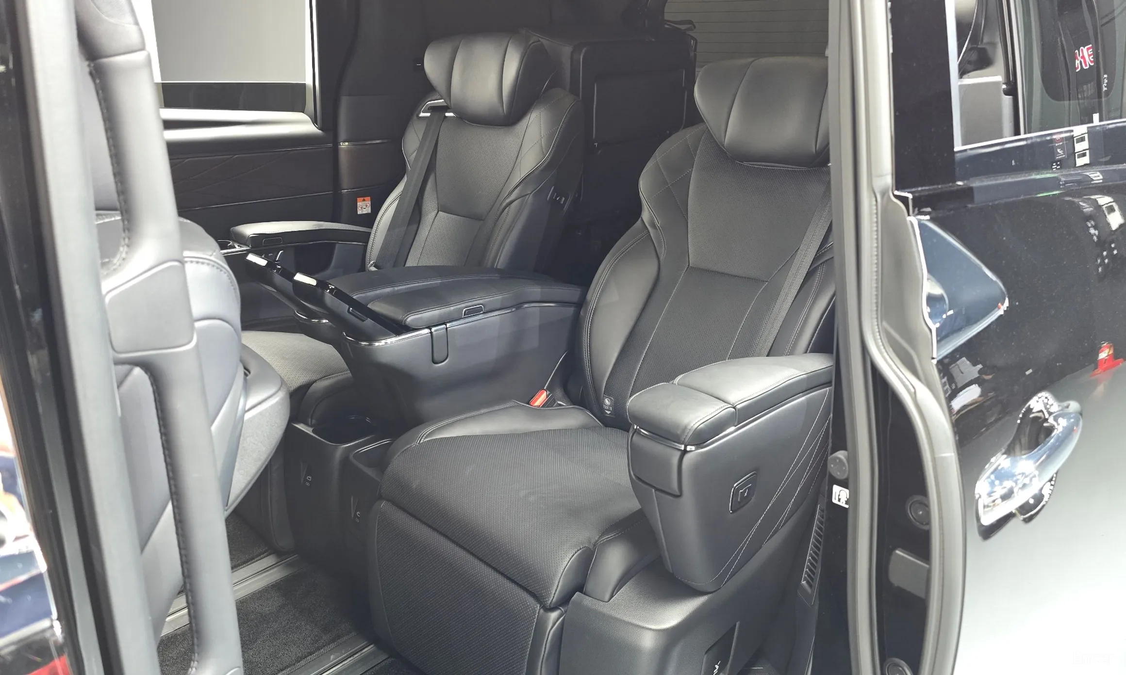 Toyota Alphard 4th Generation превью 11