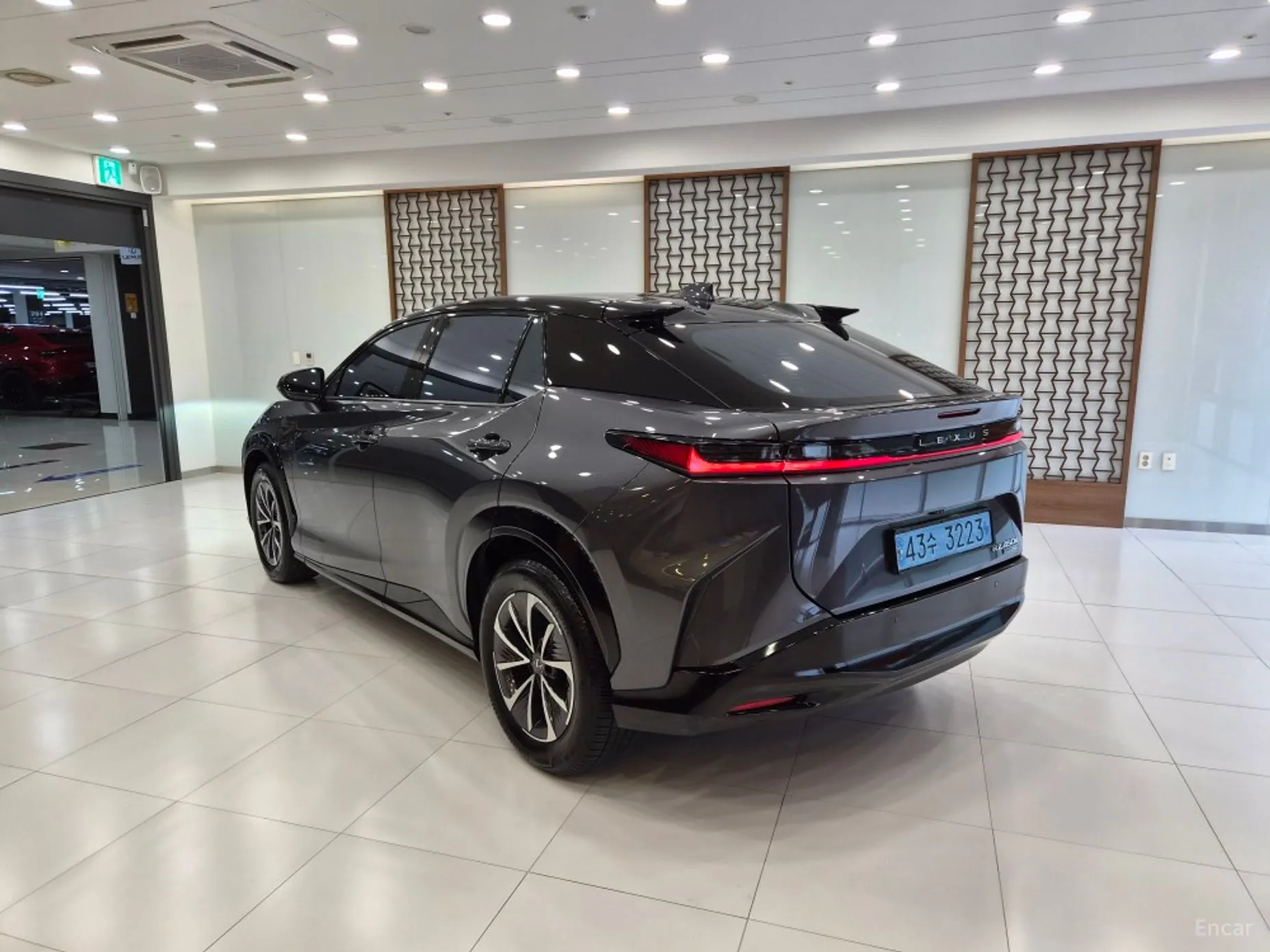 Lexus RZ450e