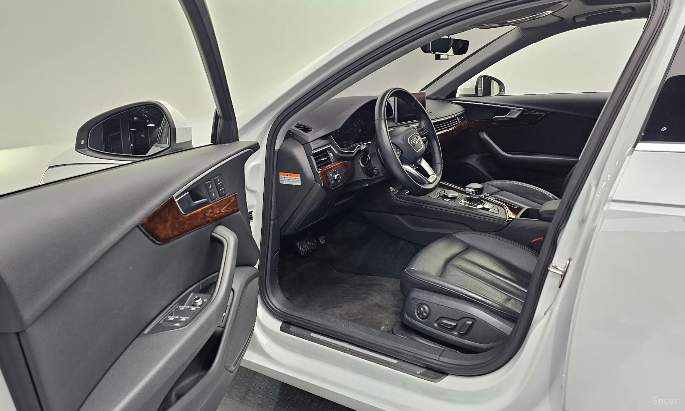 Audi A4 (B9) превью 10