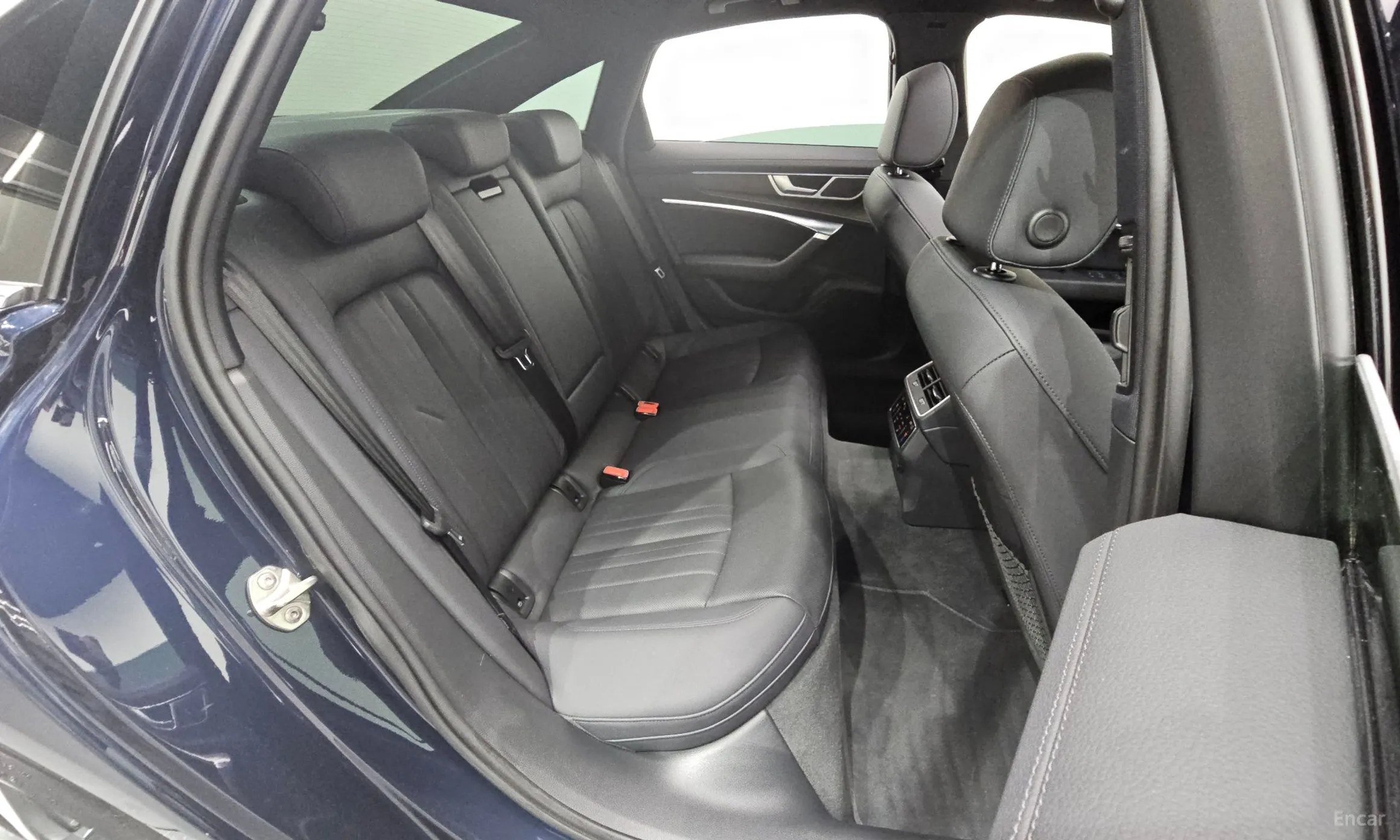 Audi A6 (C8) превью 11