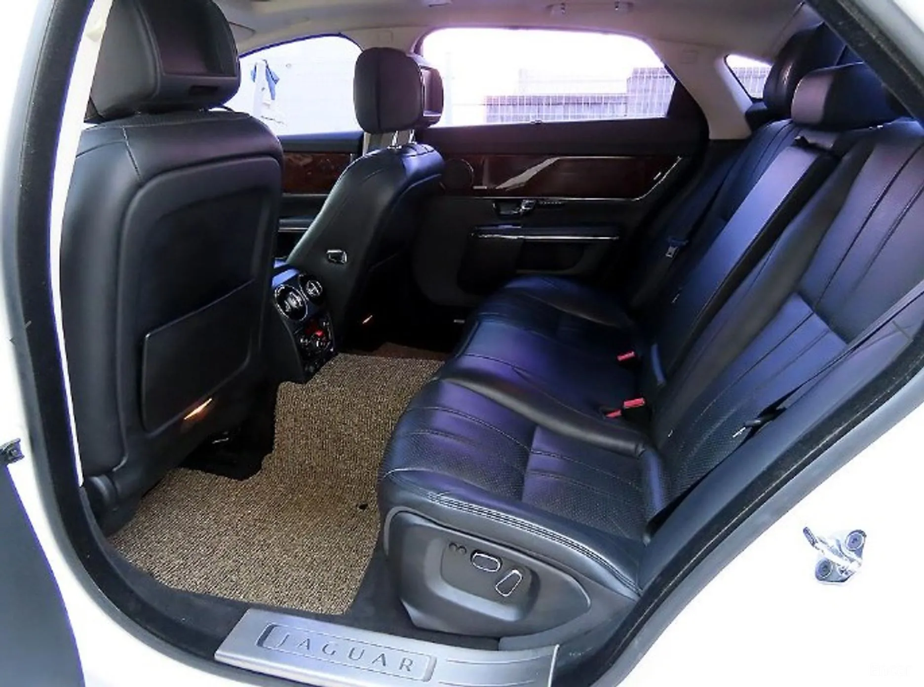 Jaguar All New XJ превью 6