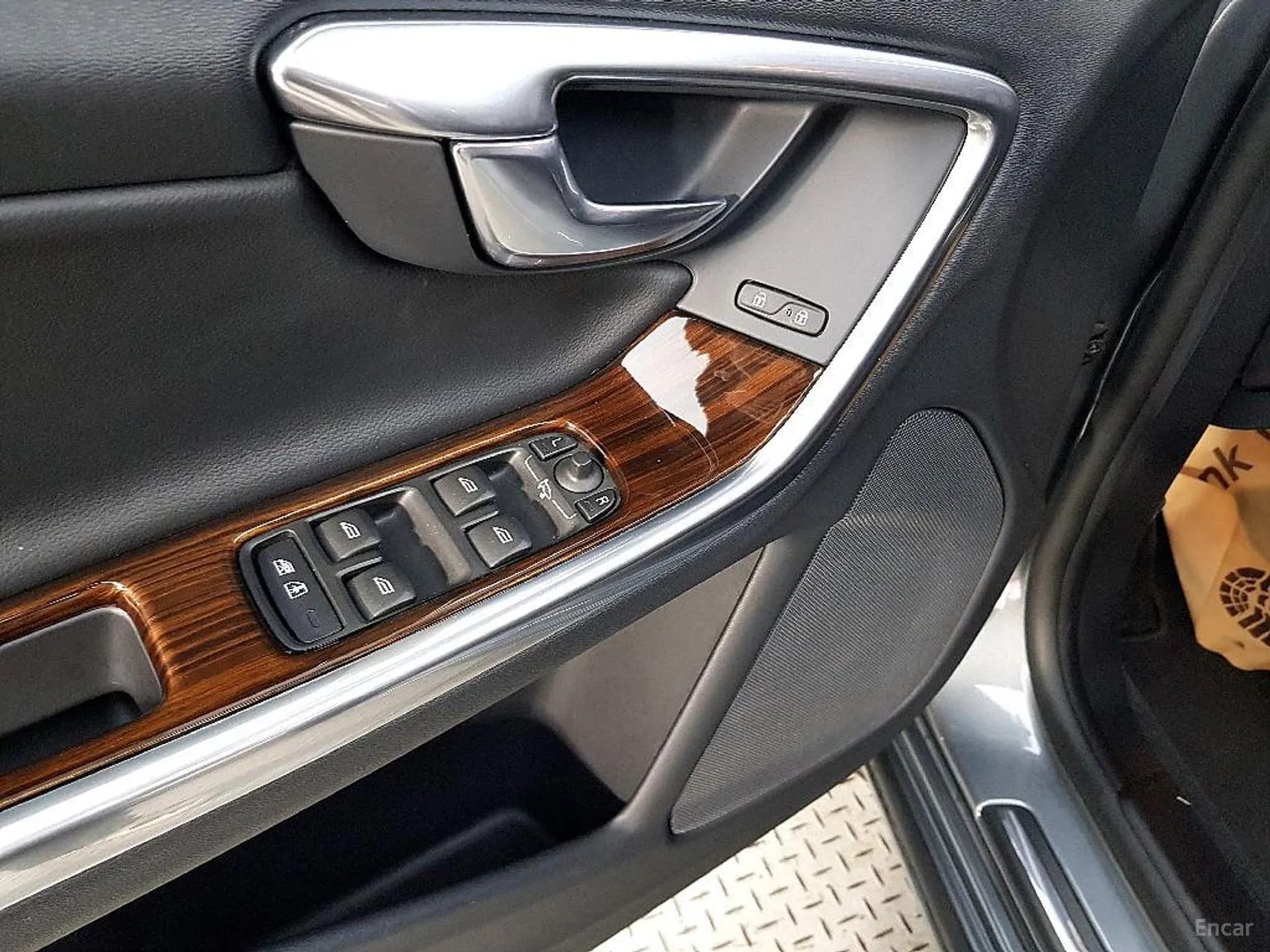 Volvo S60 превью 10