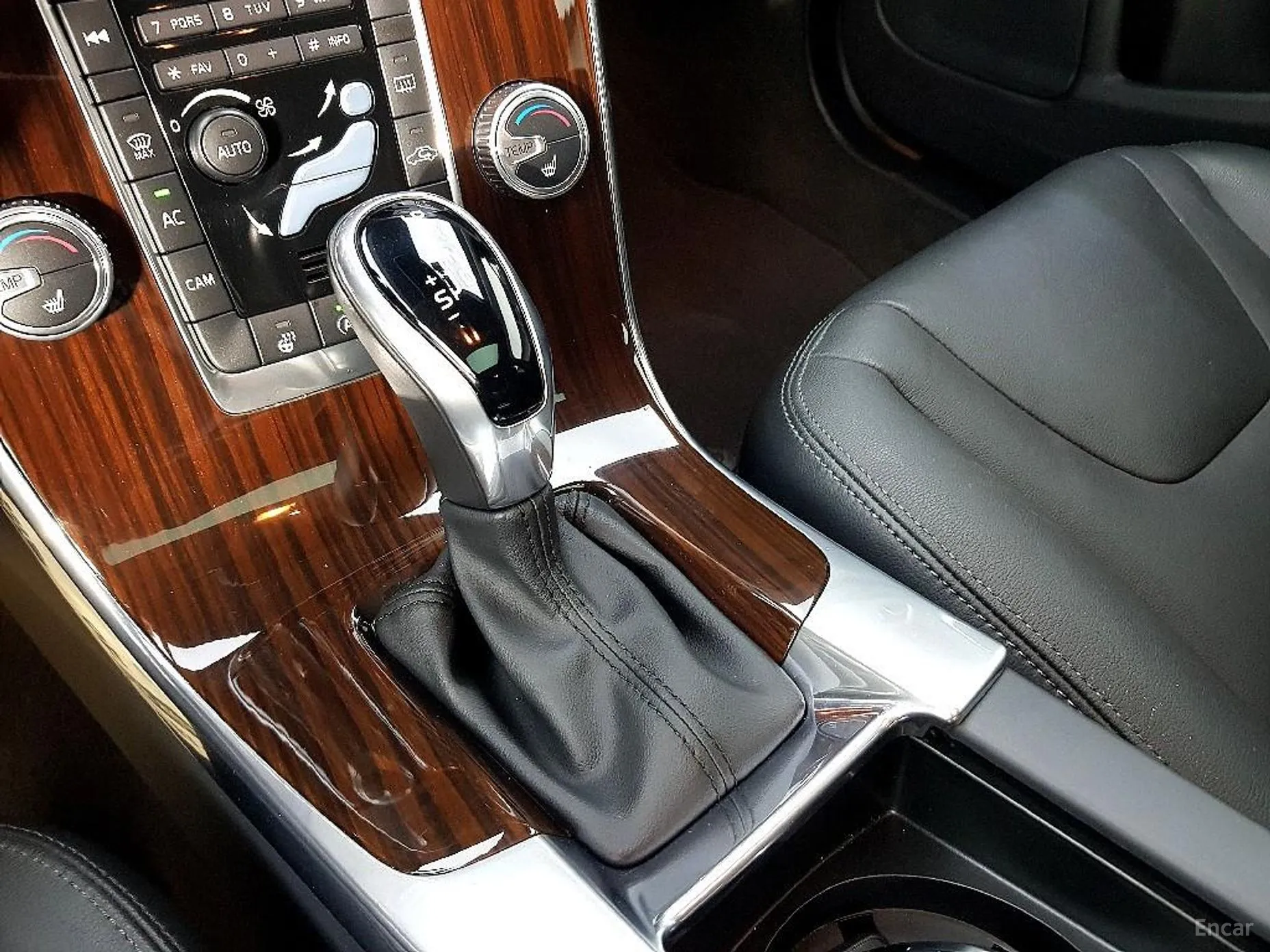 Volvo S60 превью 12