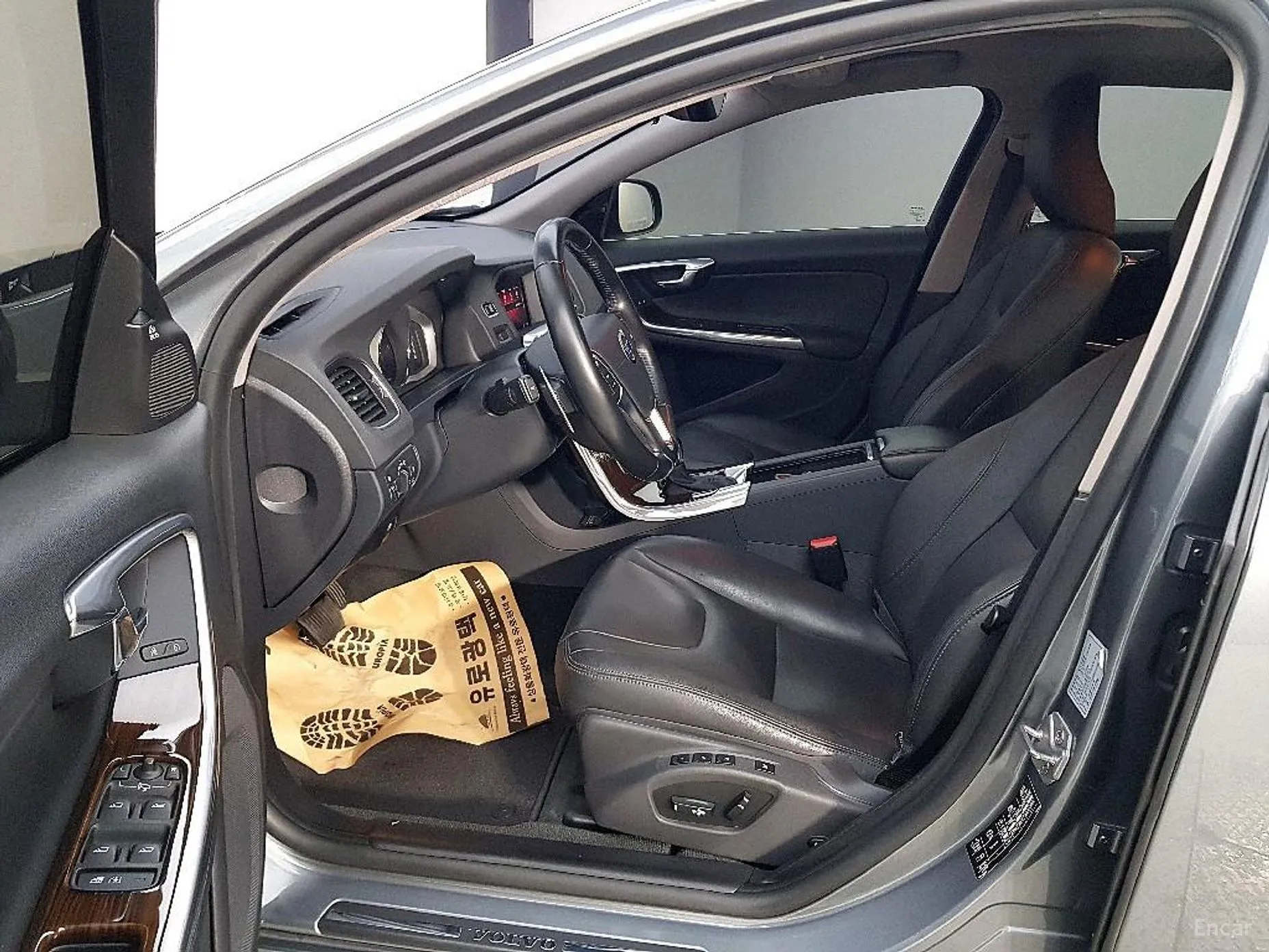 Volvo S60 превью 7