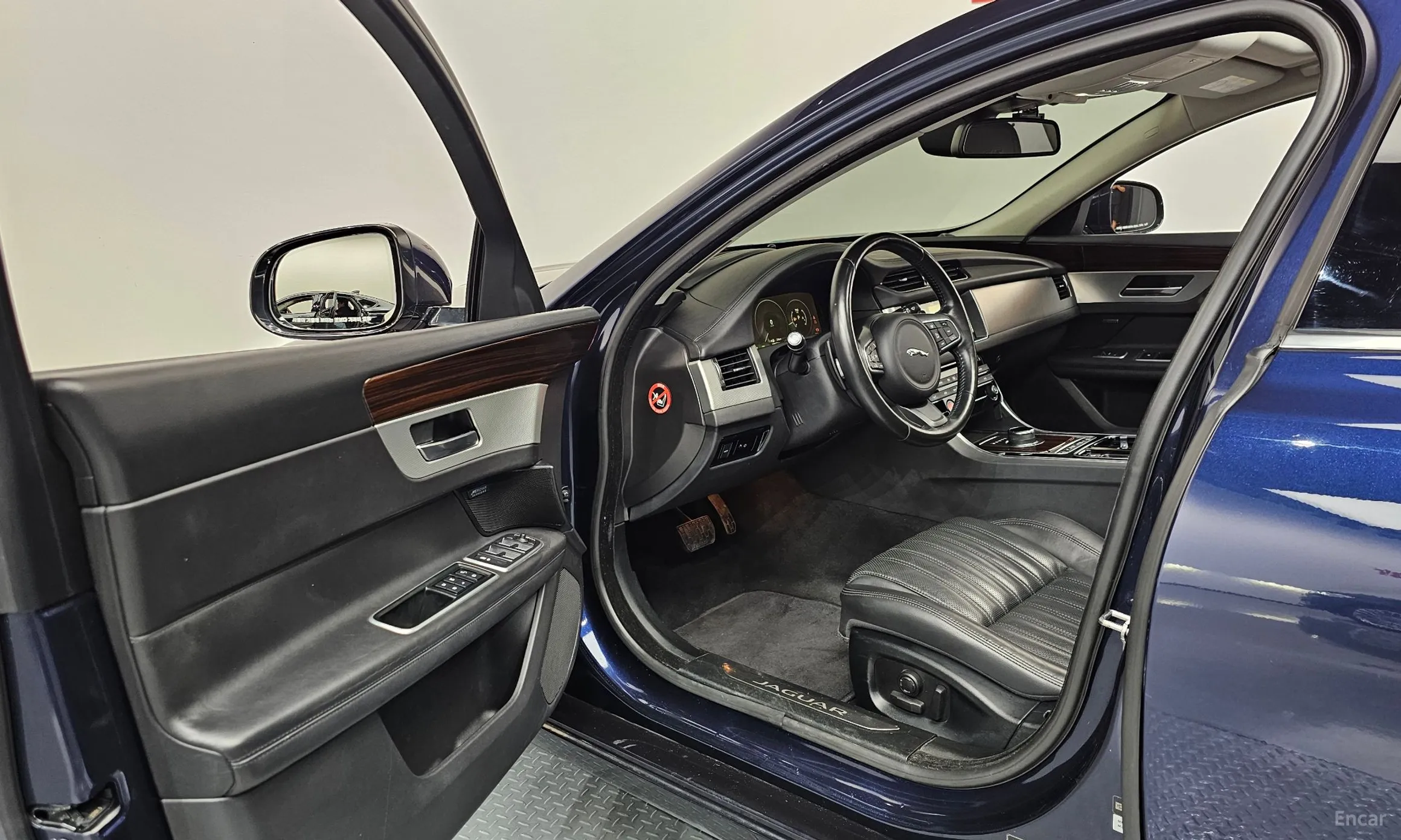 Jaguar XF (x260) превью 10