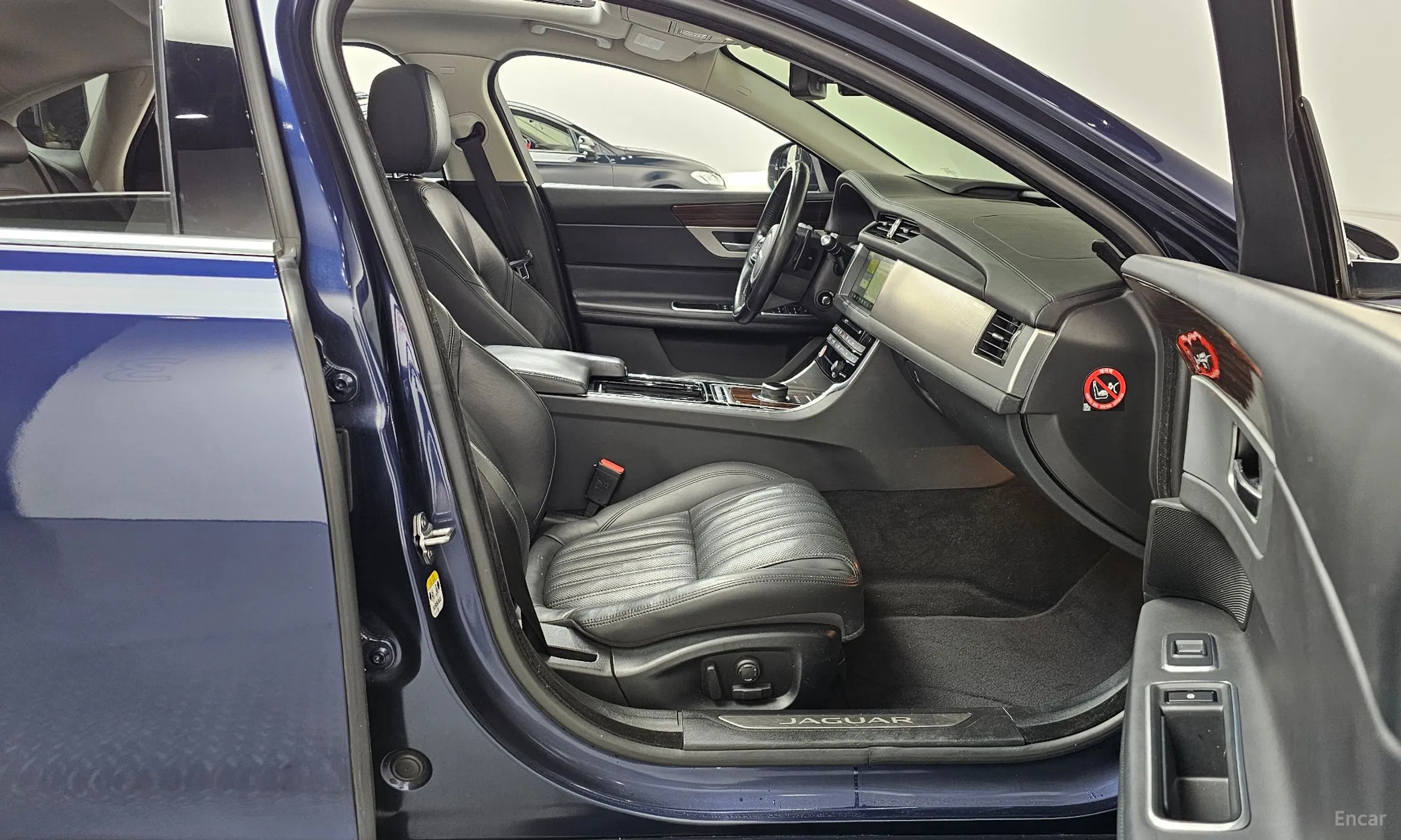 Jaguar XF (x260) превью 11