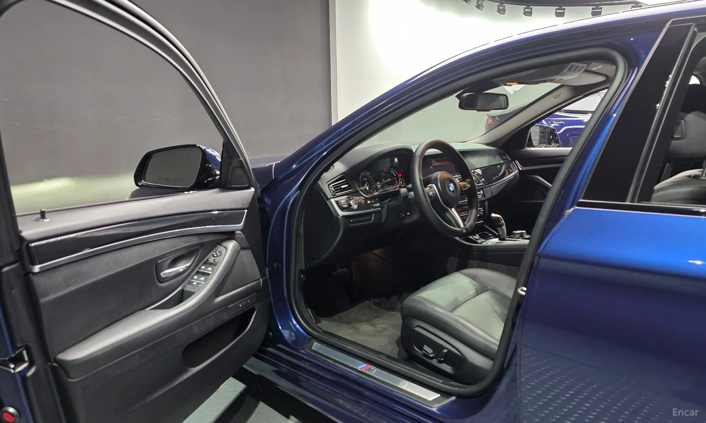 BMW 5 Series (F10) превью 10