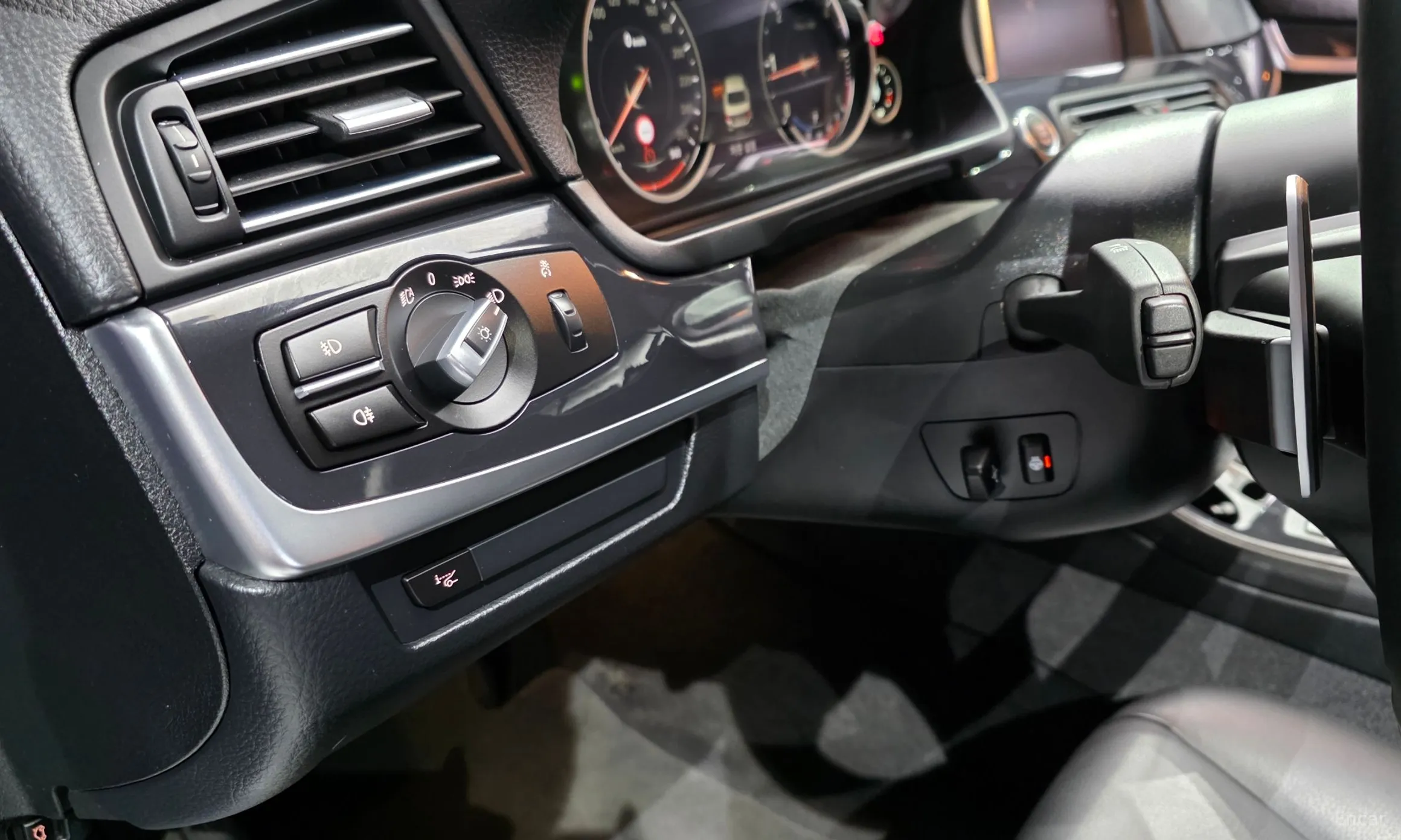 BMW 5 Series (F10) превью 12