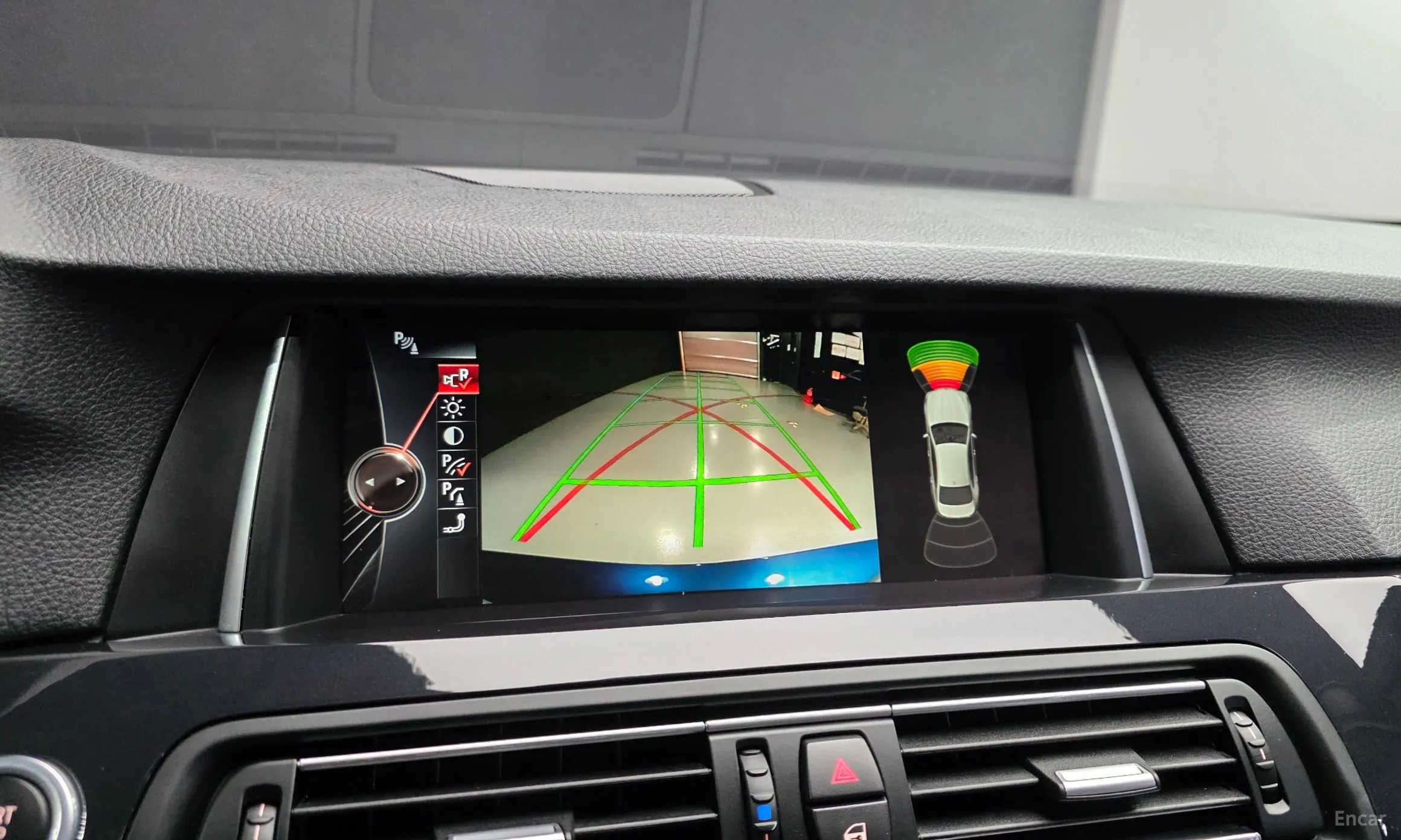 BMW 5 Series (F10) превью 15