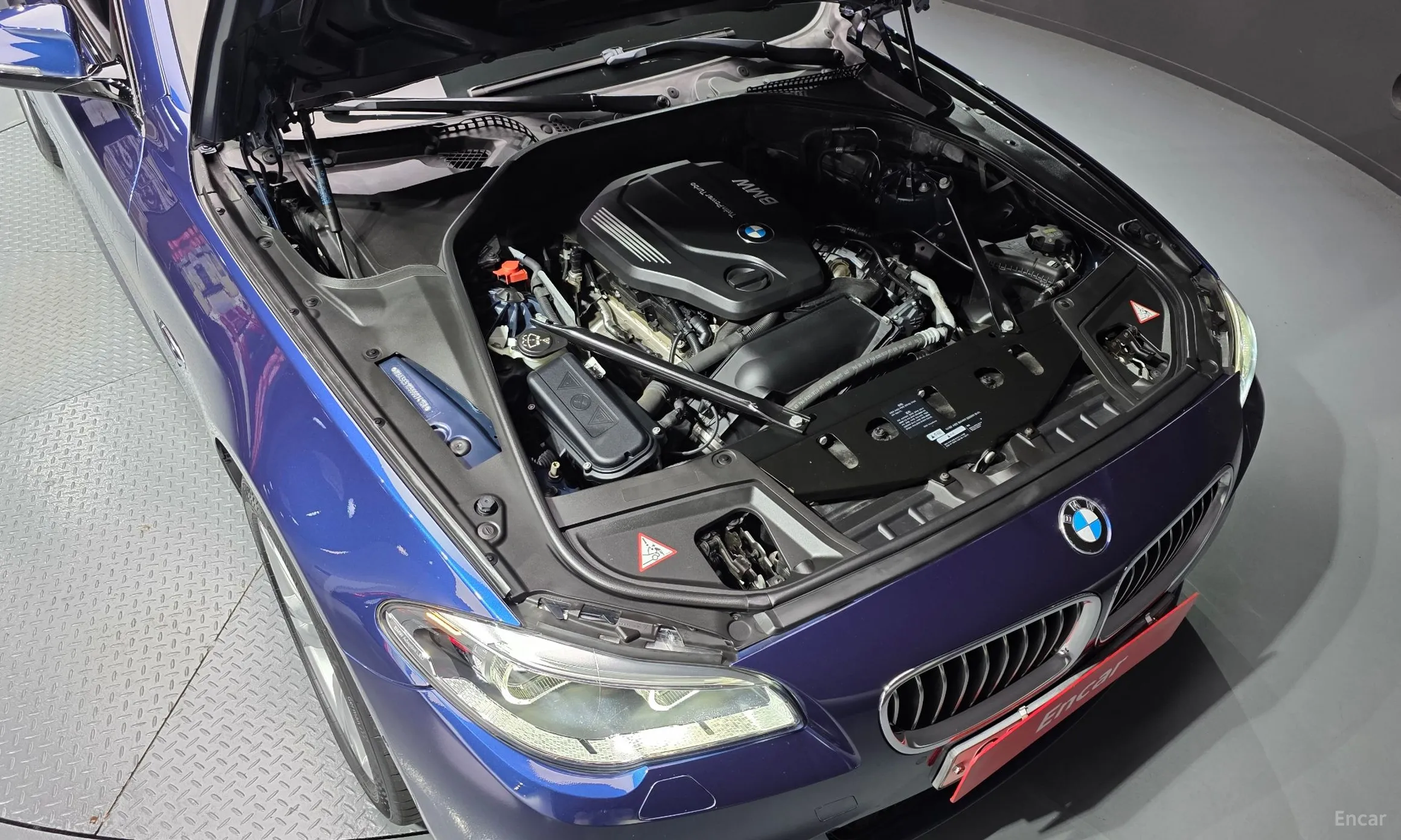 BMW 5 Series (F10) превью 6