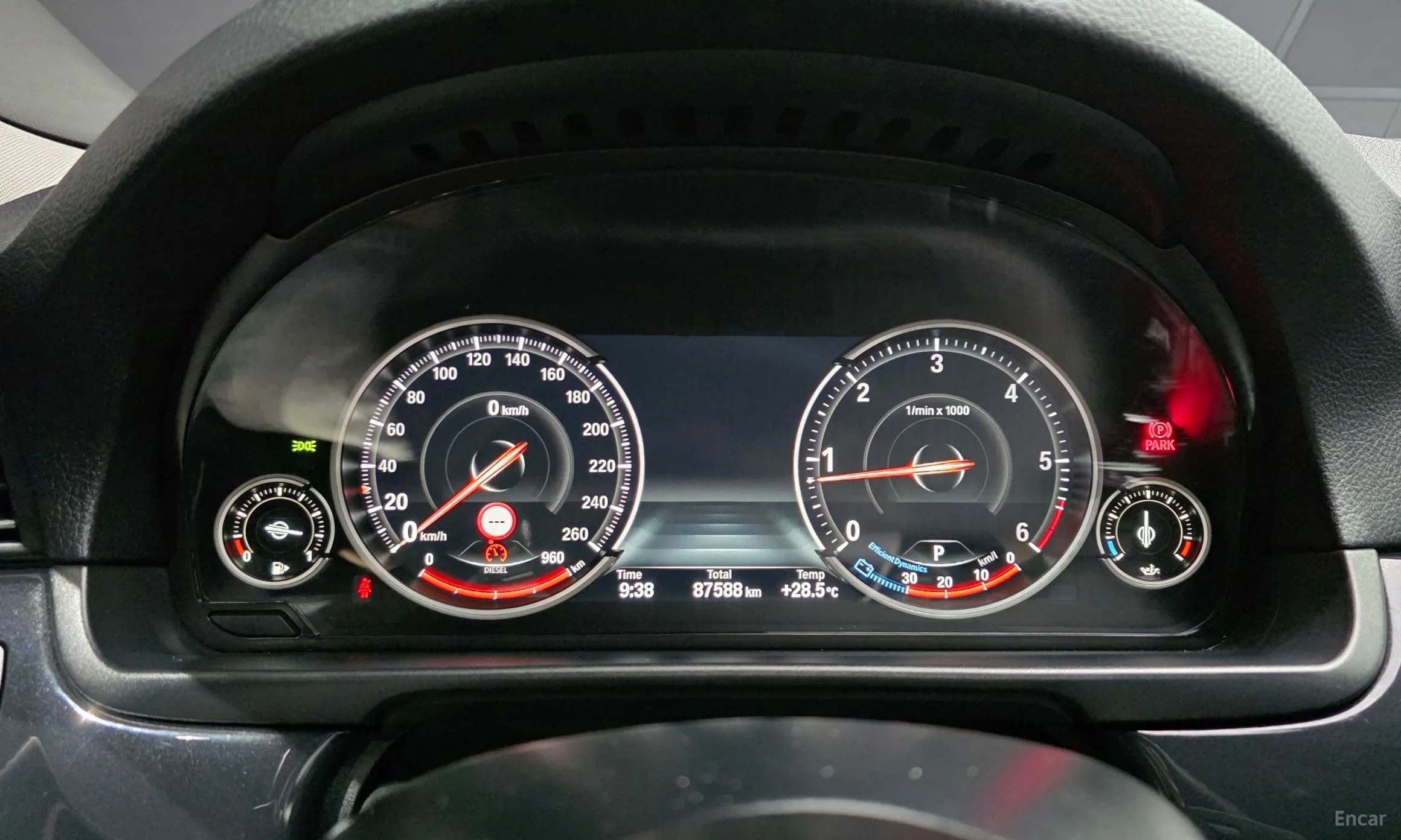 BMW 5 Series (F10) превью 8