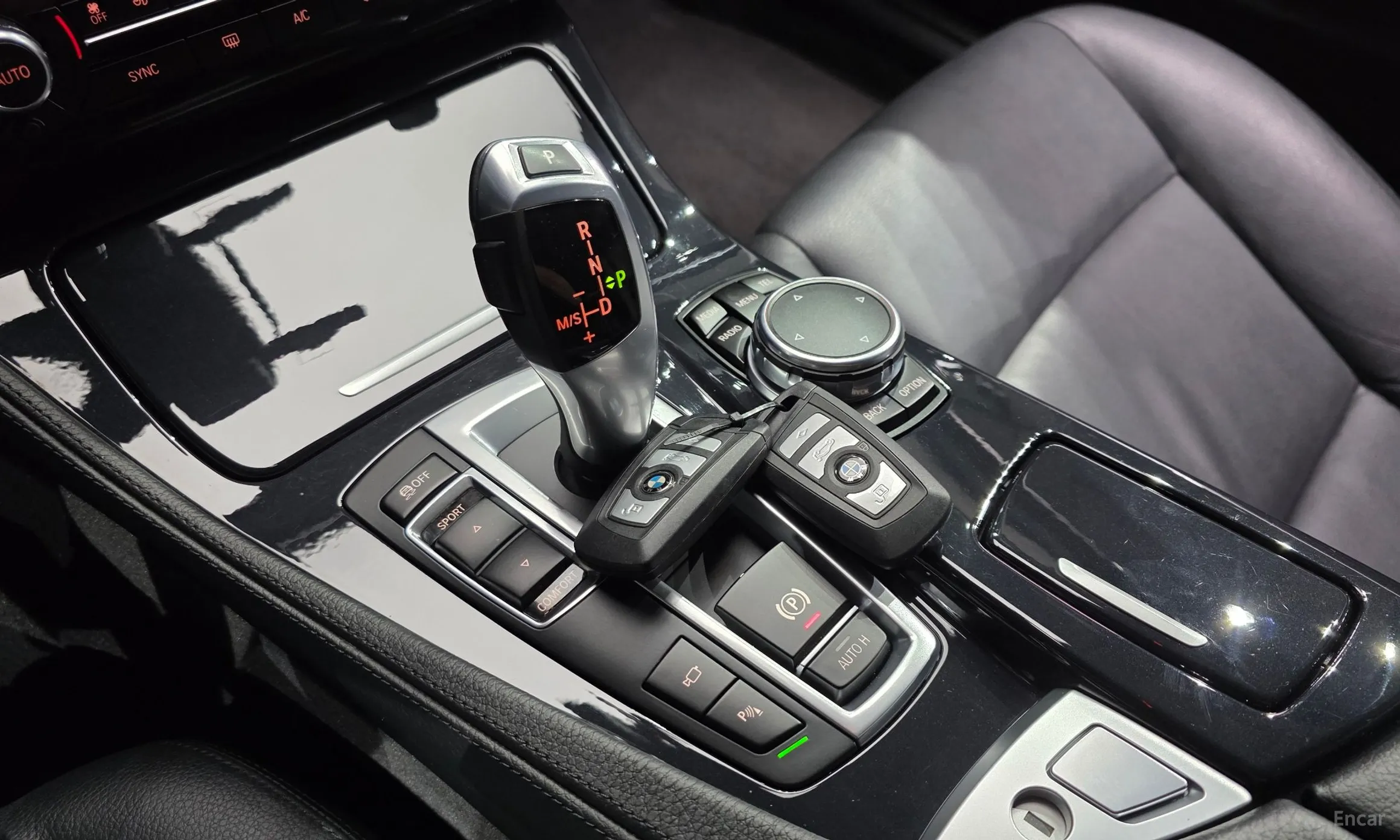 BMW 5 Series (F10) превью 9