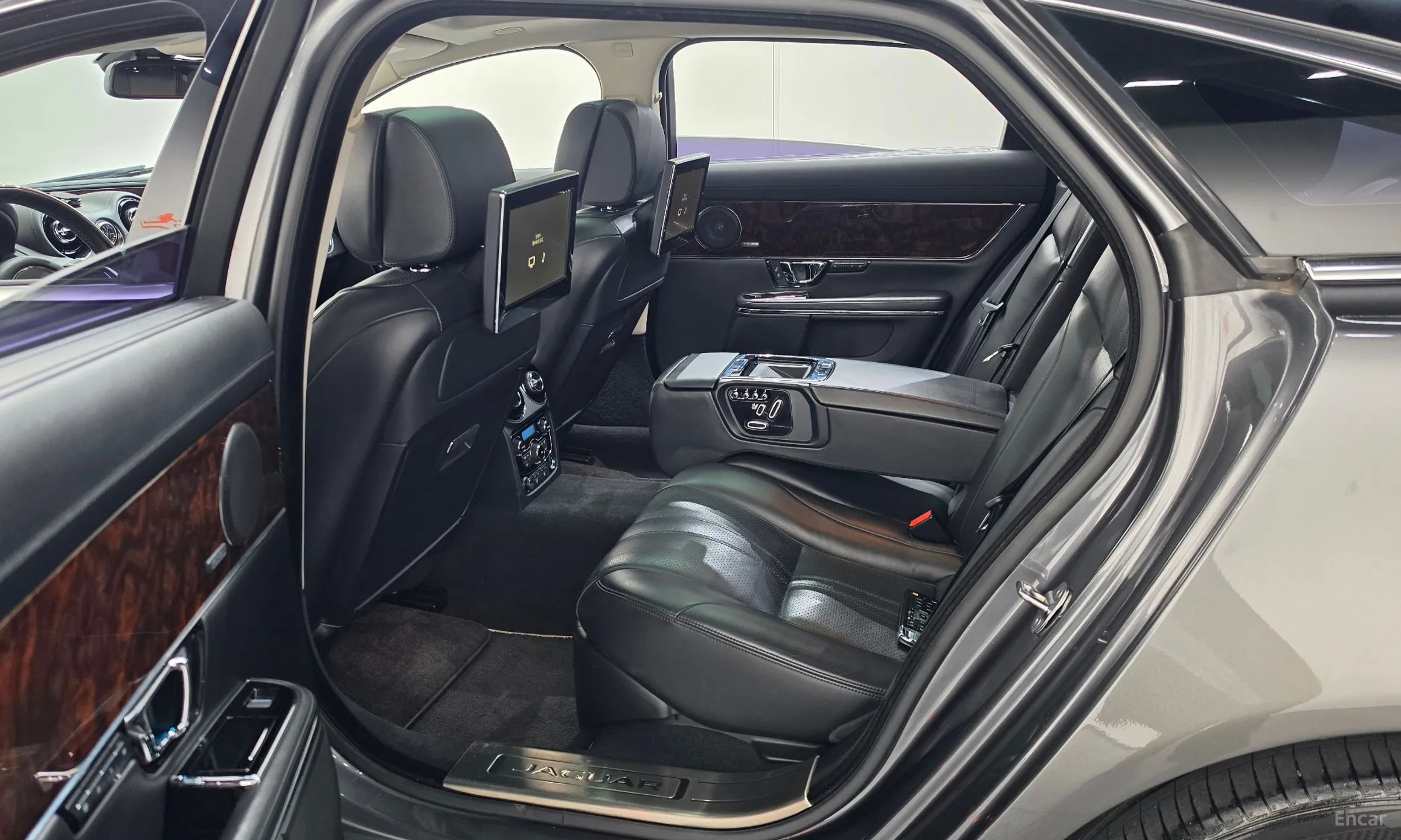 Jaguar All New XJ превью 12