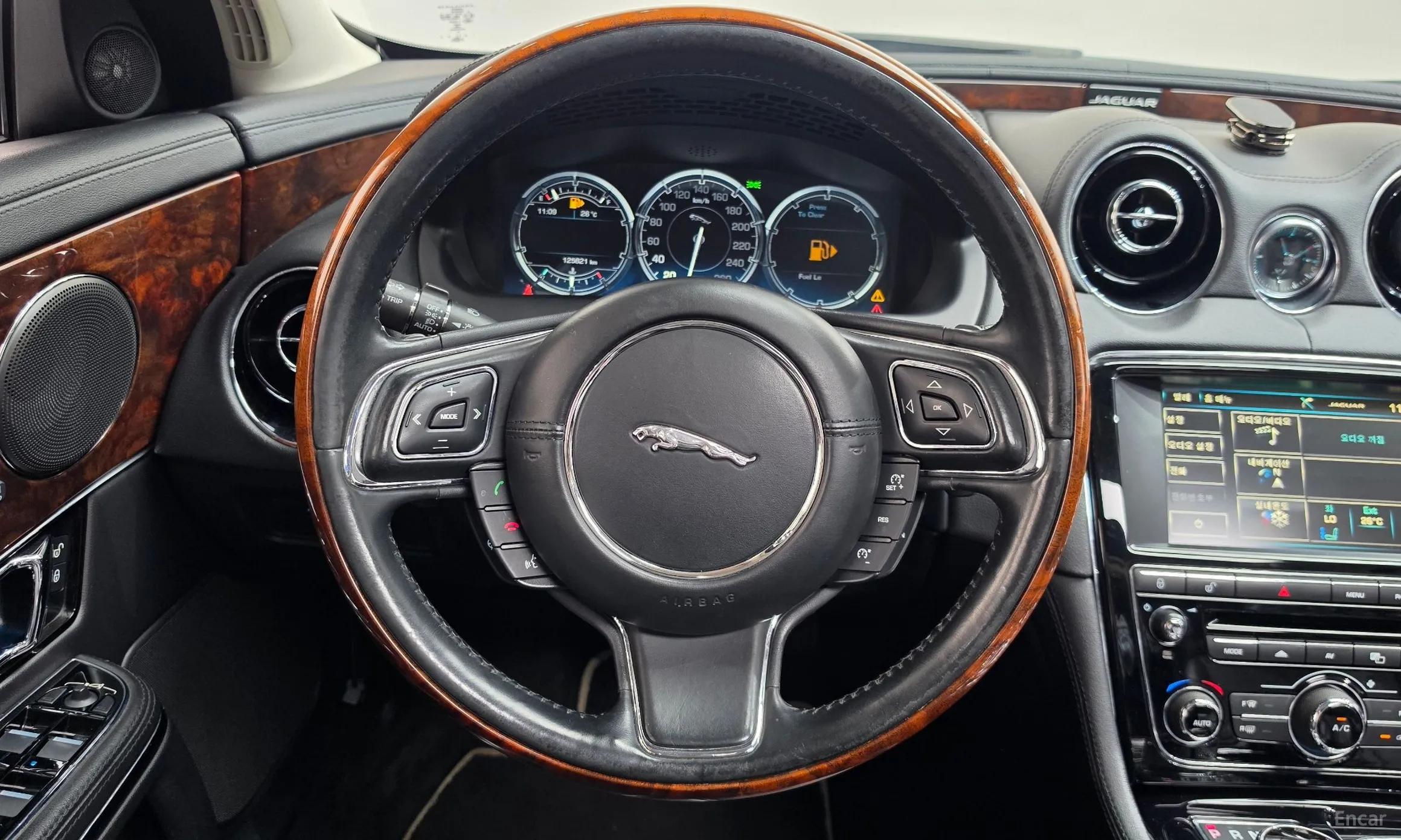 Jaguar All New XJ превью 14