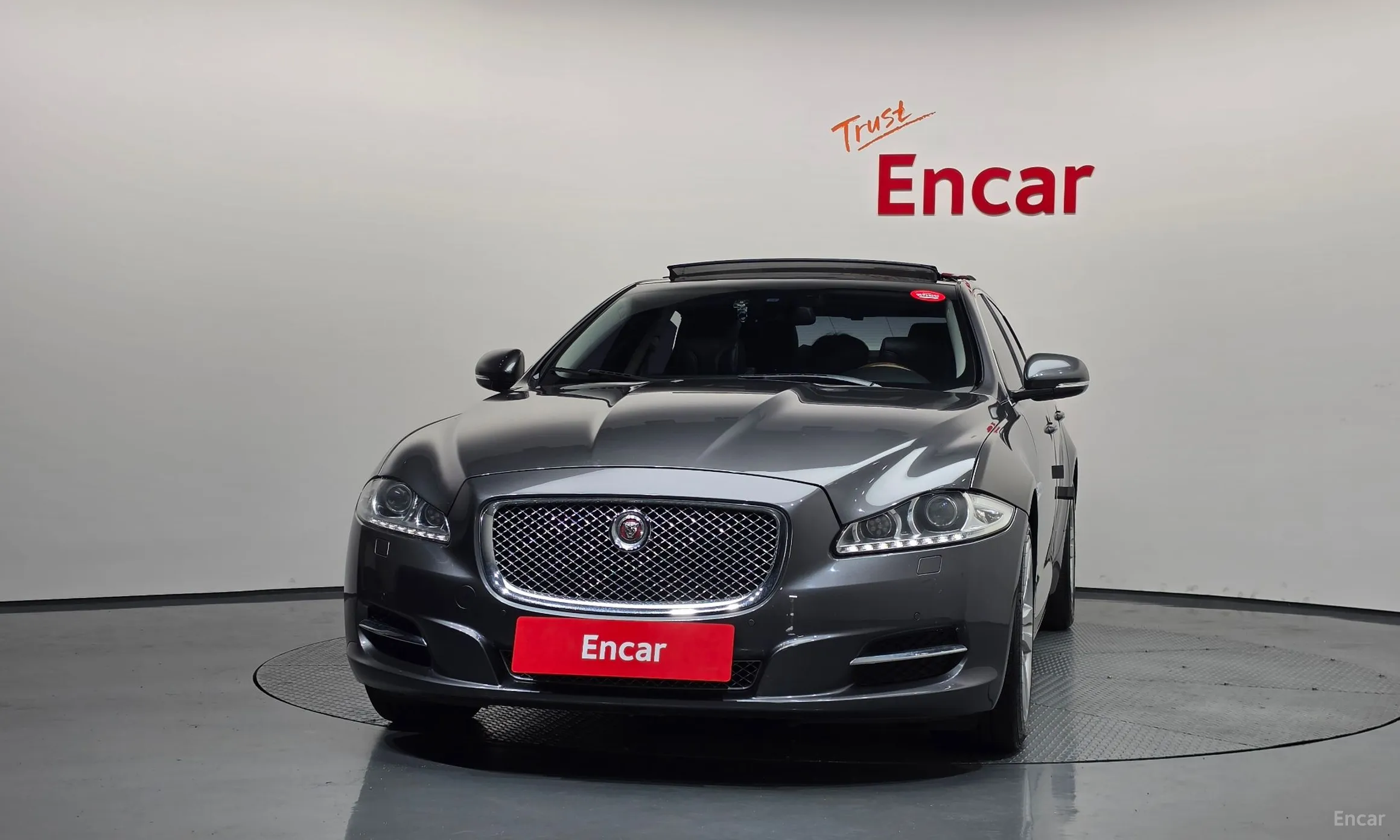 Jaguar All New XJ превью 3