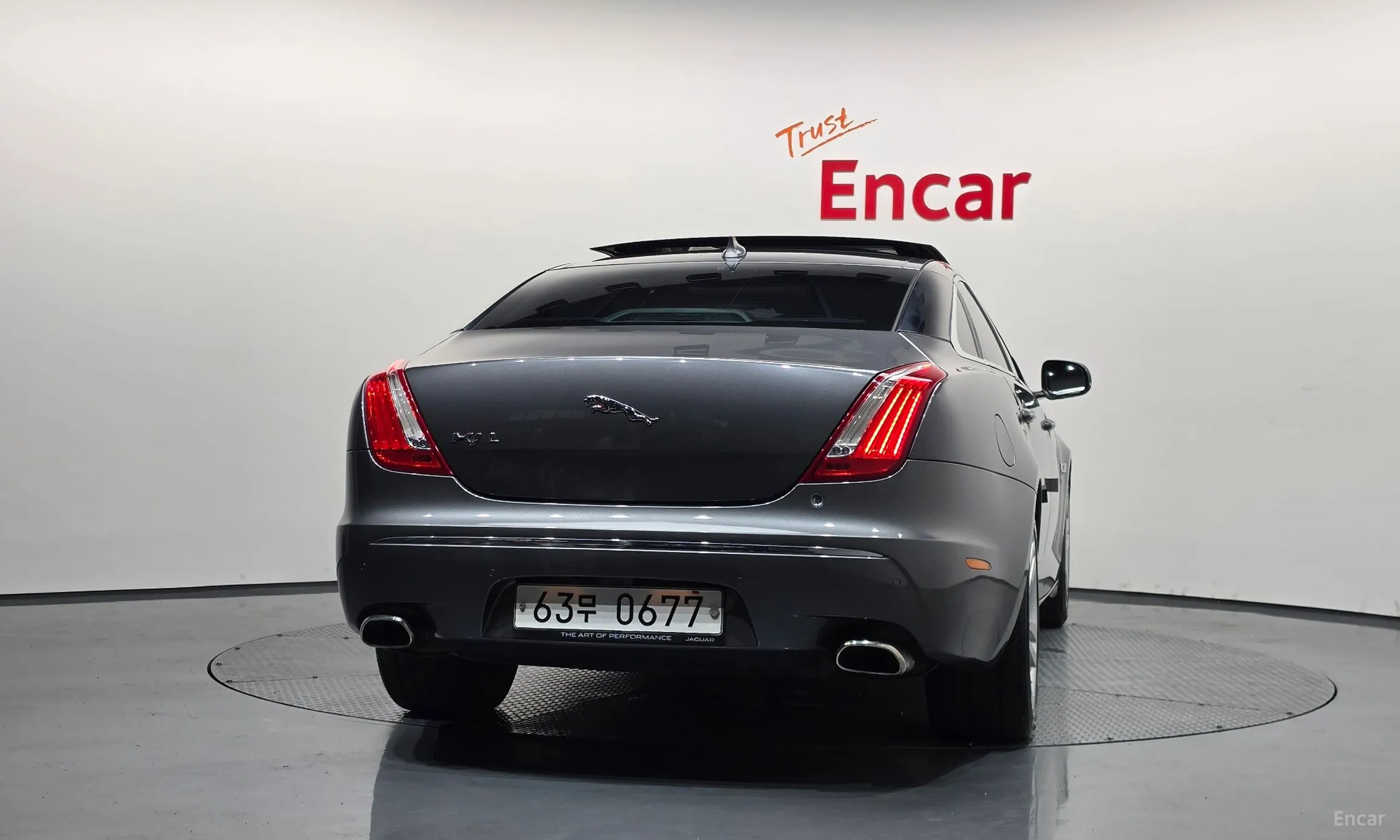 Jaguar All New XJ превью 4