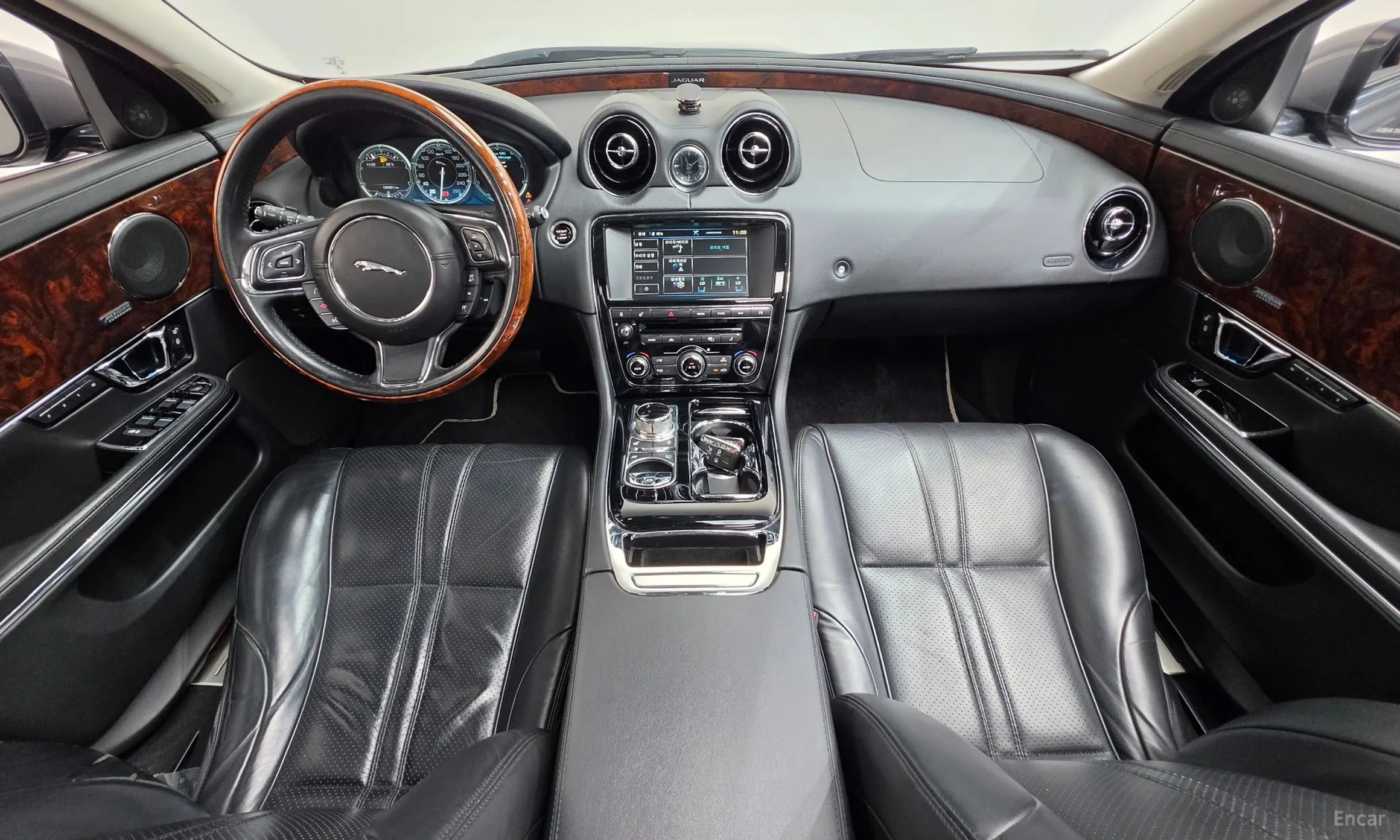 Jaguar All New XJ превью 7