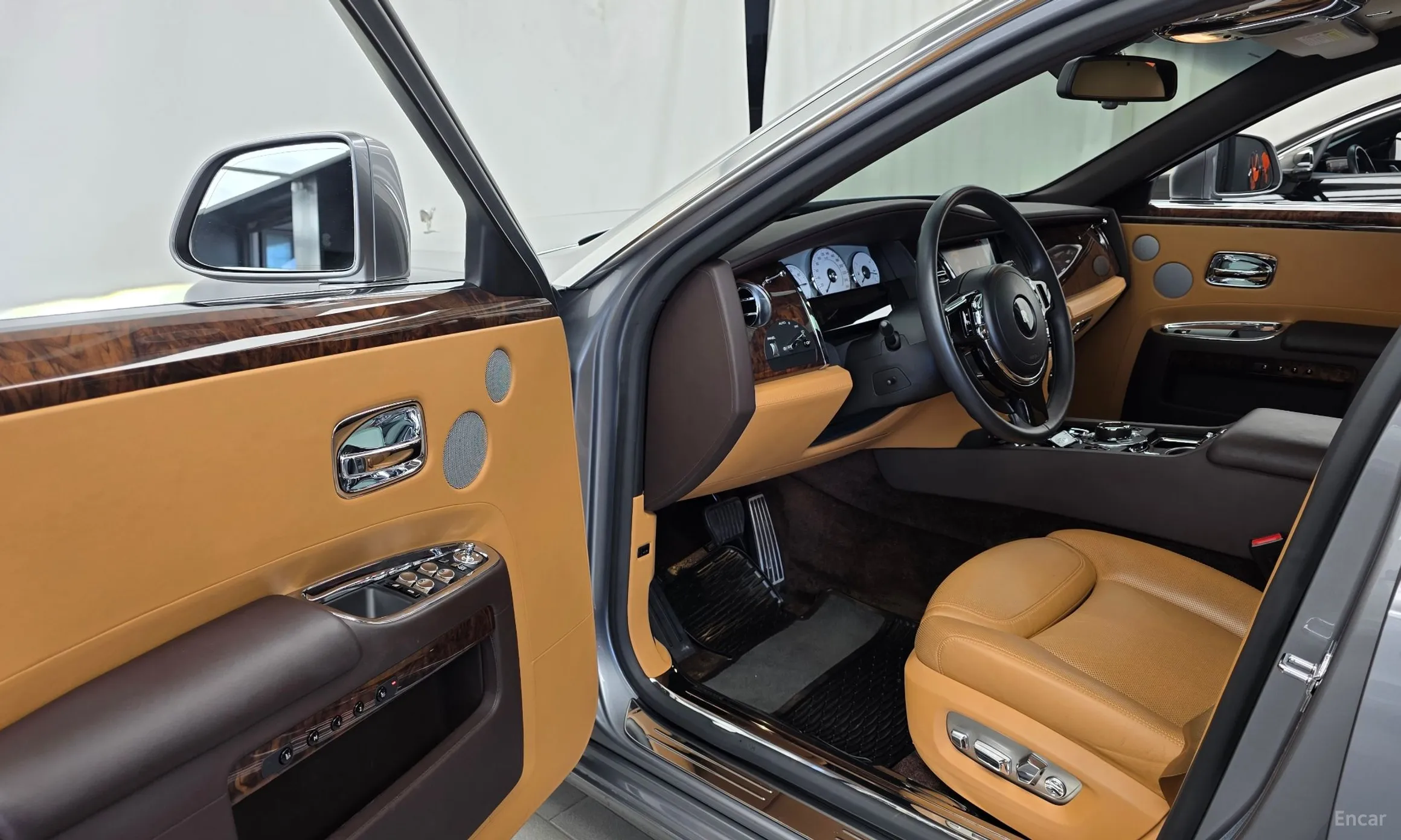 Rolls-Royce Ghost превью 10