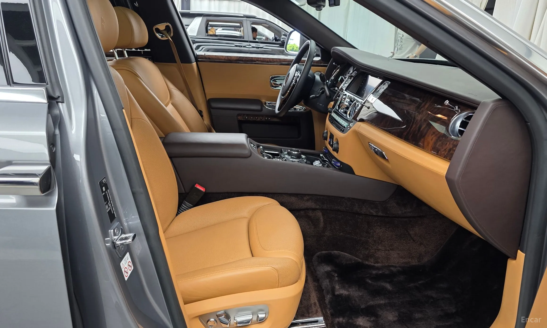 Rolls-Royce Ghost превью 11