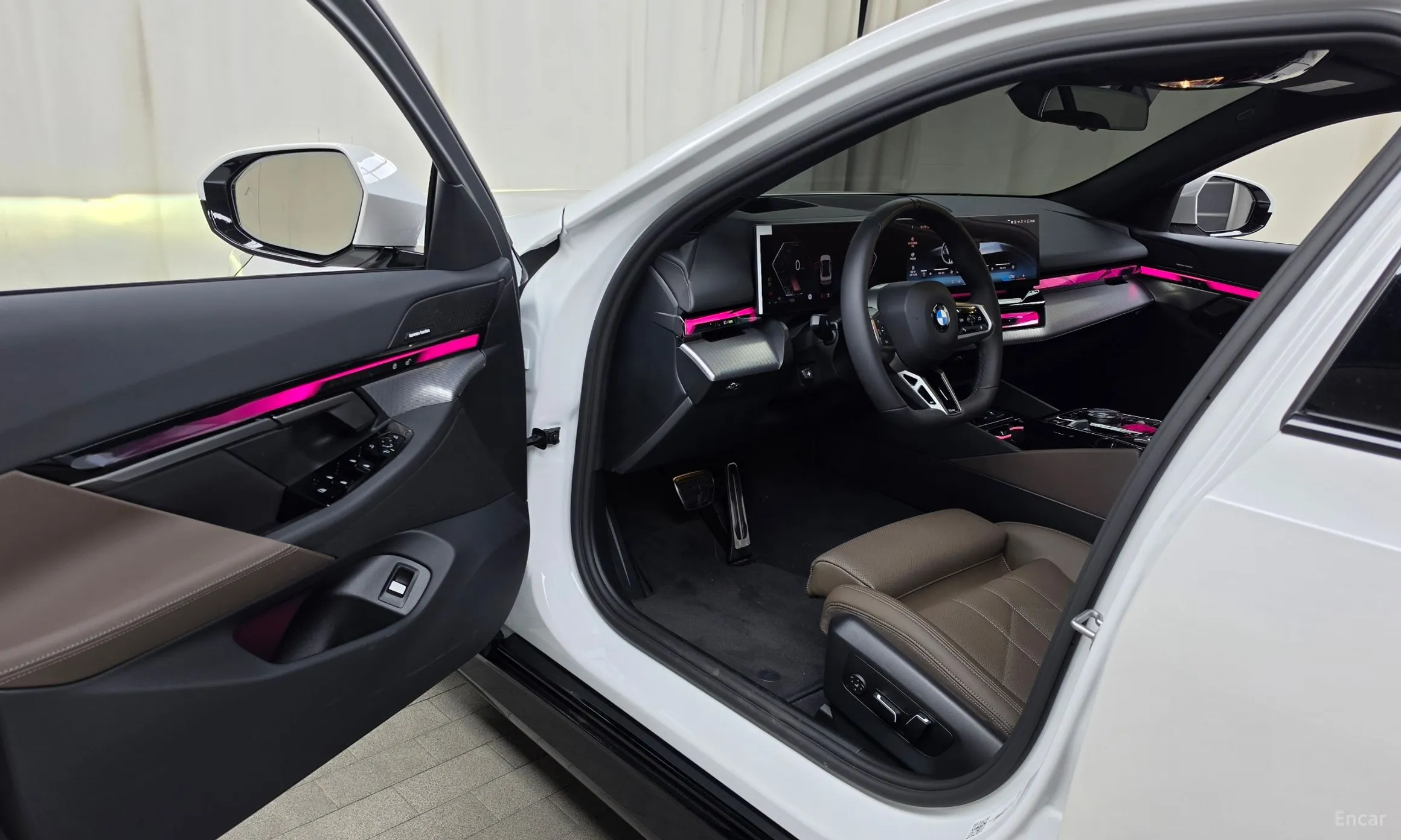 BMW 5 Series (G60) превью 10