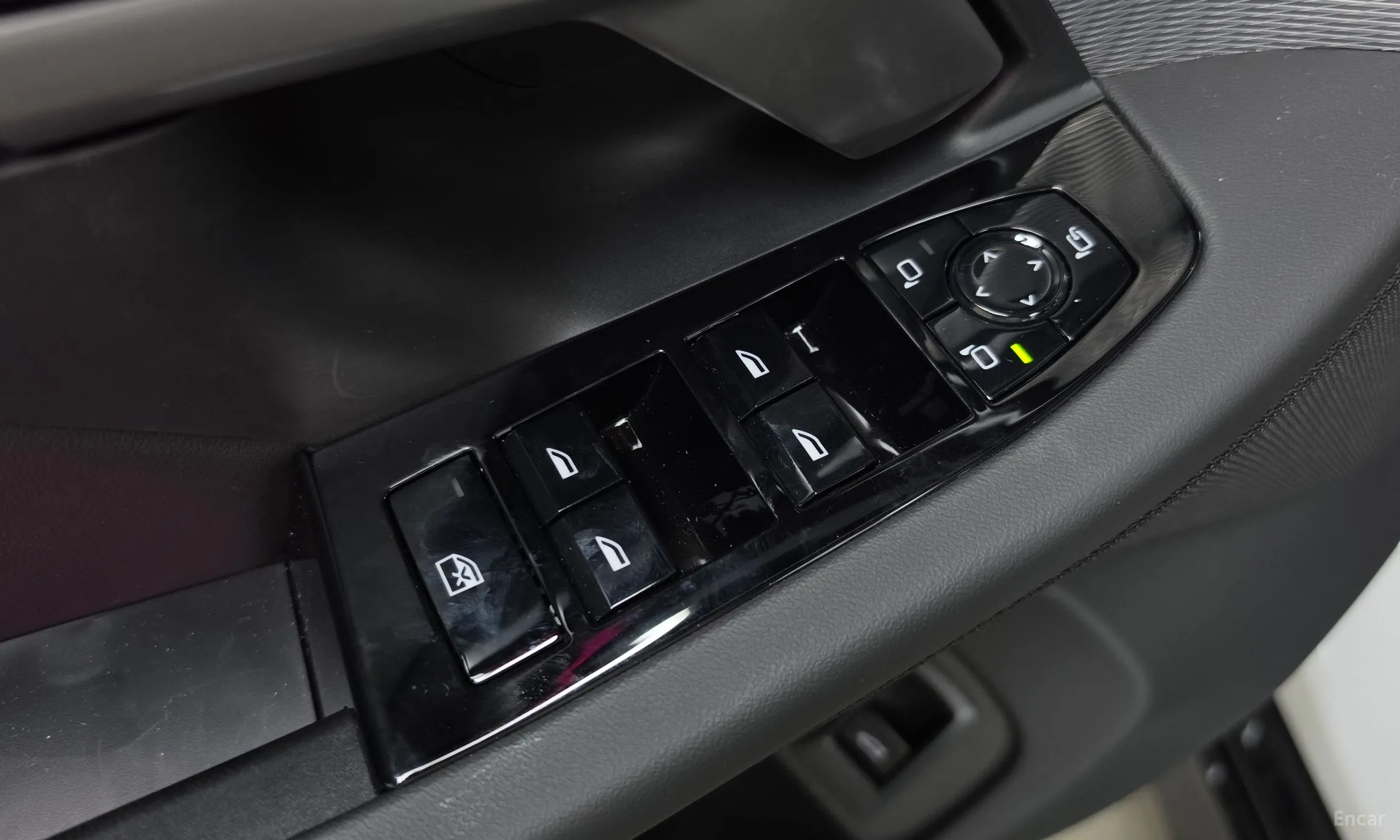 BMW 5 Series (G60) превью 19