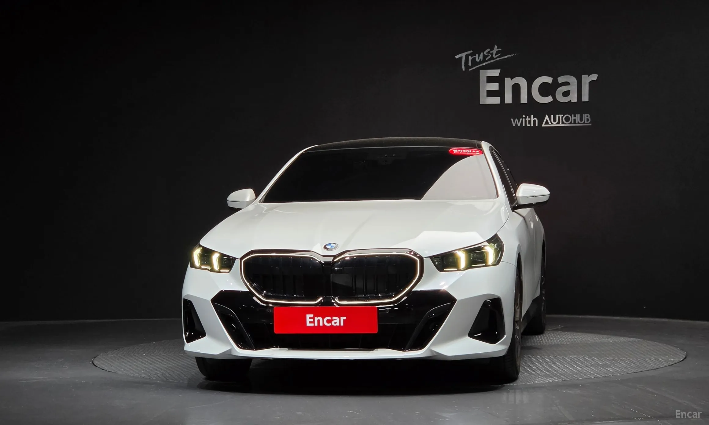 BMW 5 Series (G60) превью 3