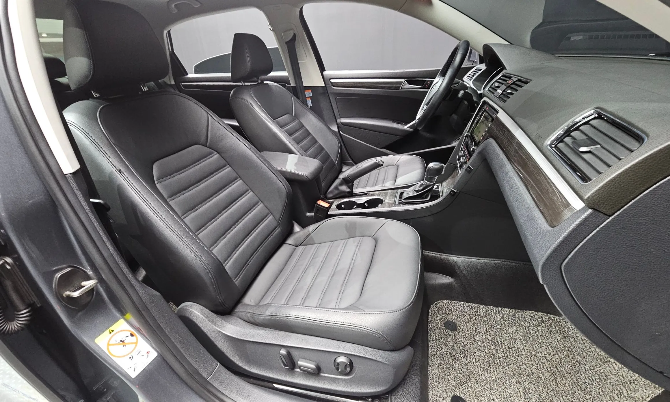 Volkswagen The New Passat превью 11