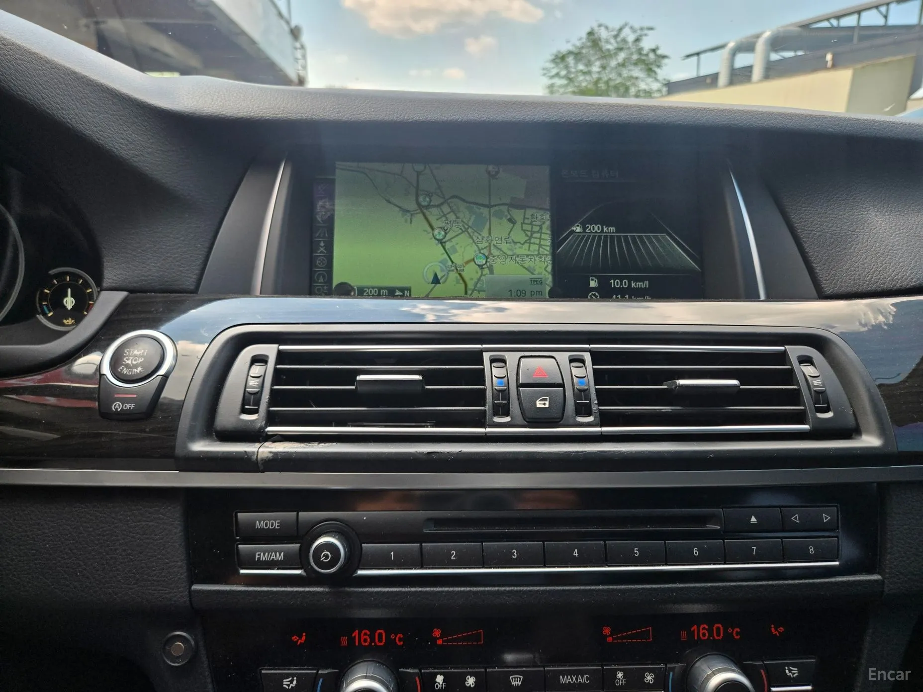 BMW 5 Series (F10) превью 9