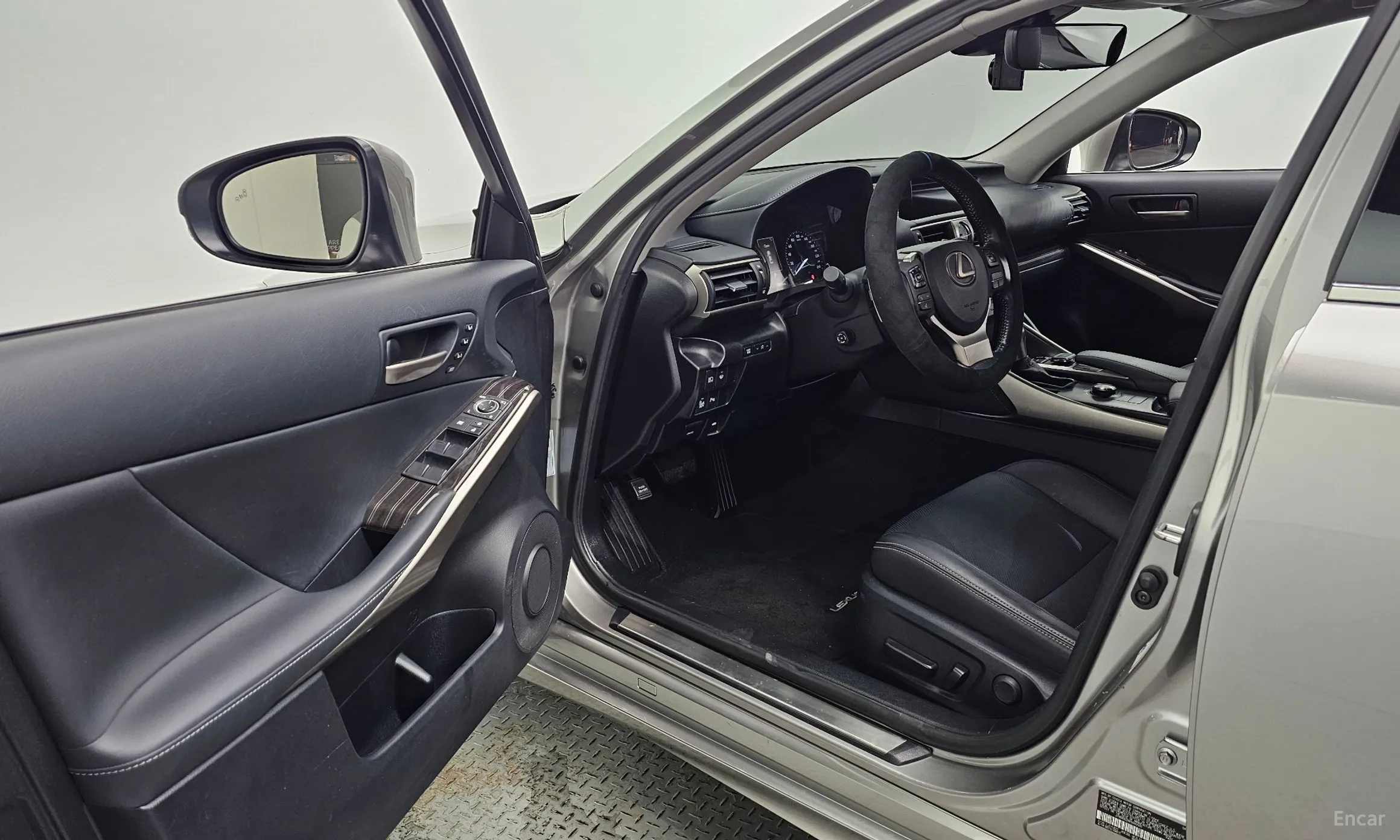 Lexus New IS300 превью 10