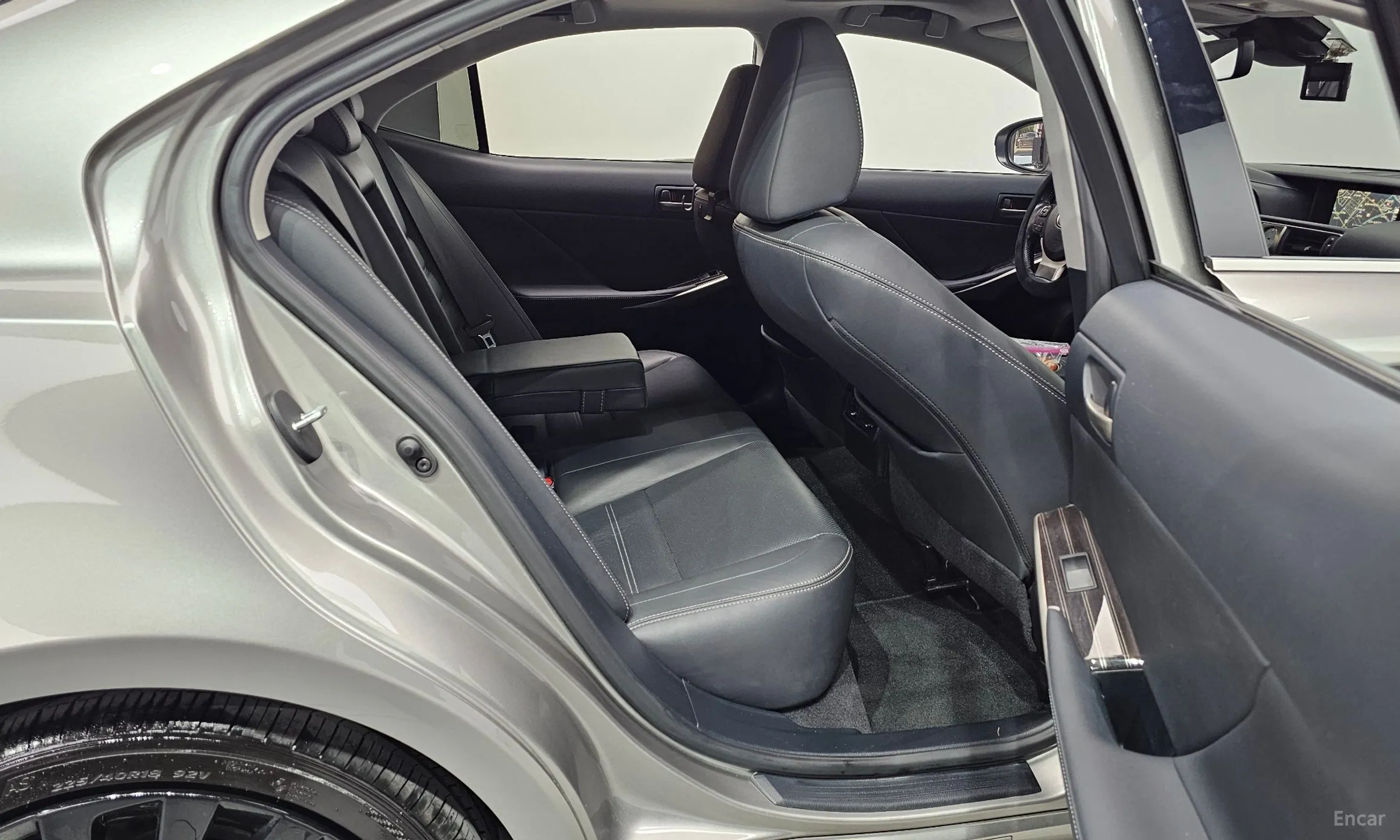 Lexus New IS300 превью 11