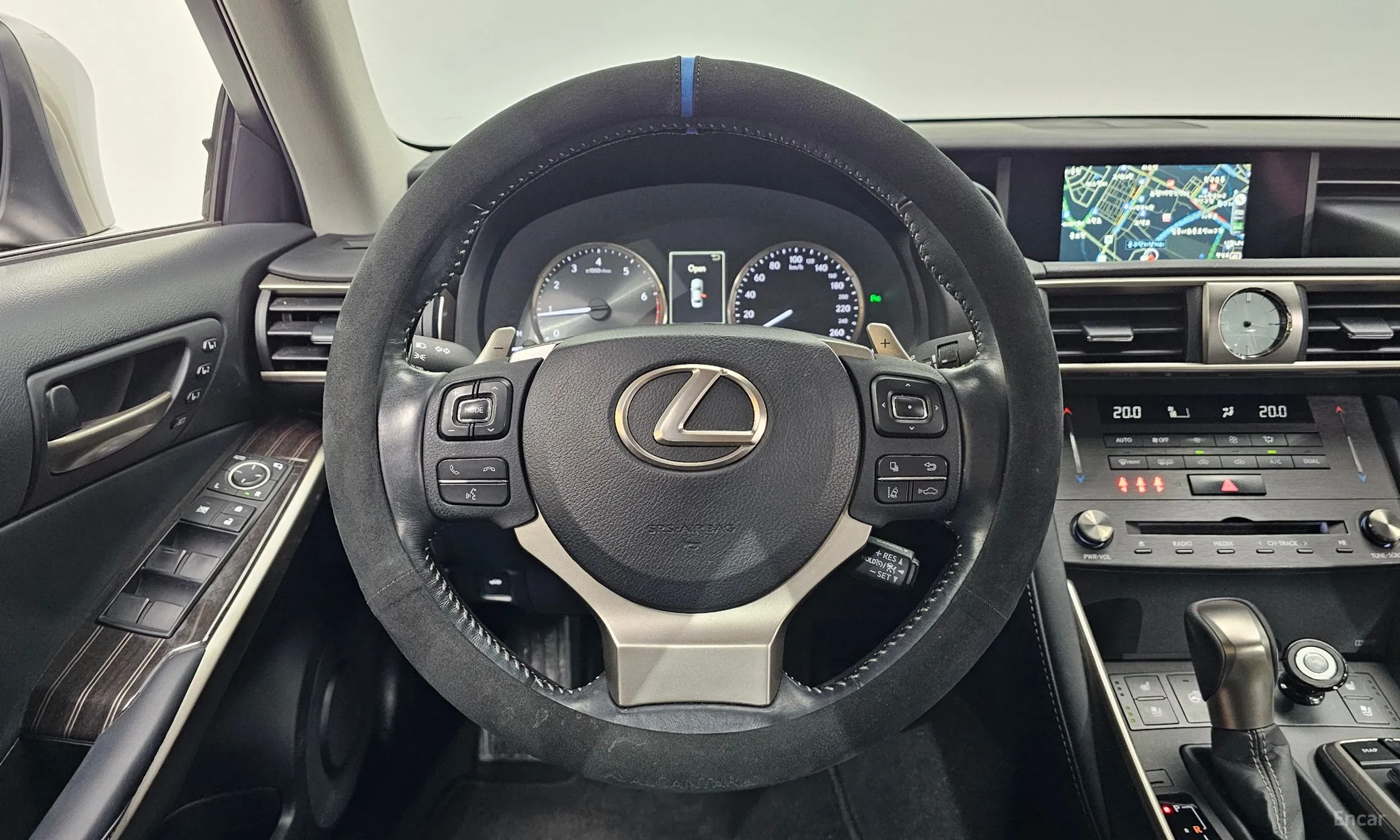 Lexus New IS300 превью 13