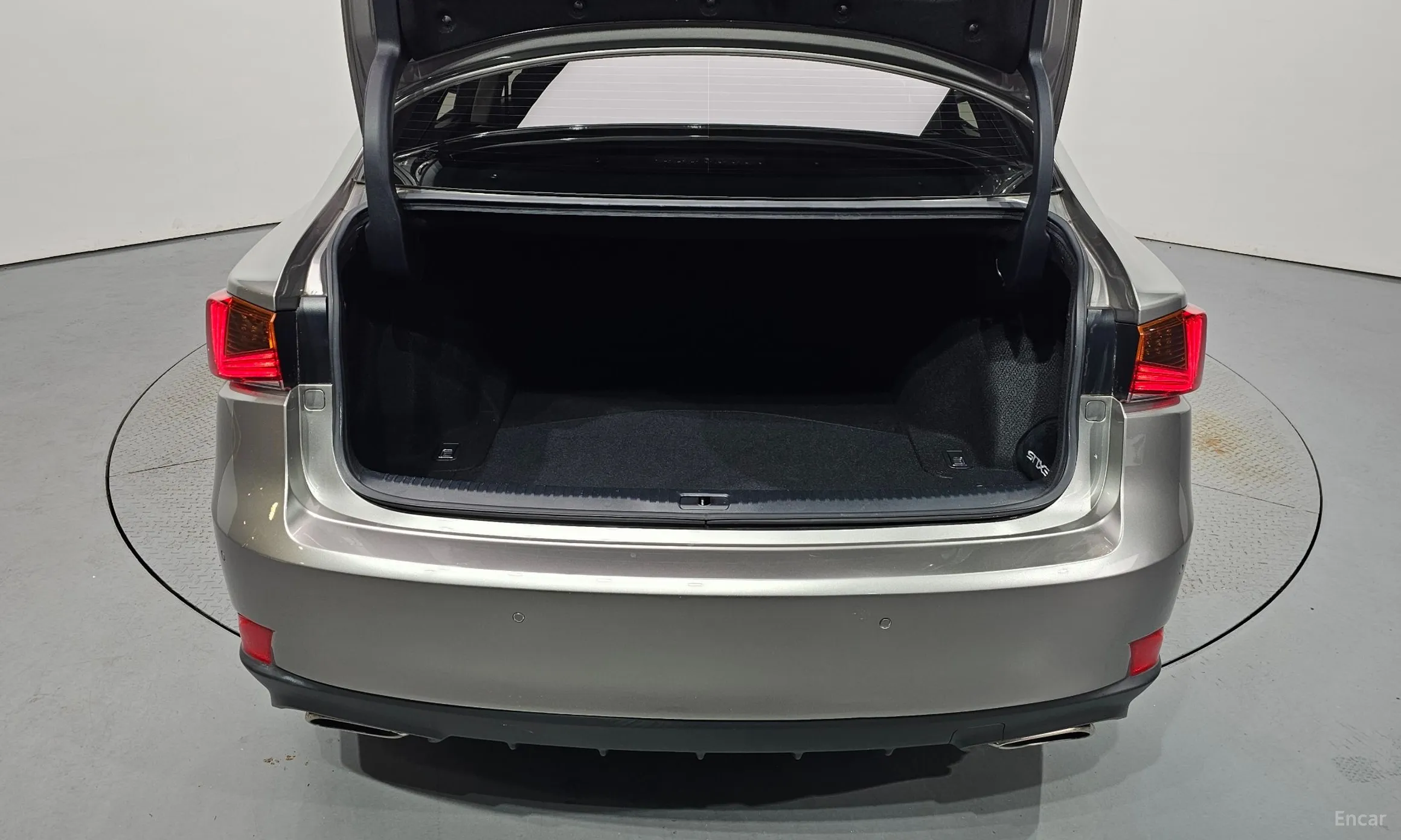 Lexus New IS300 превью 16