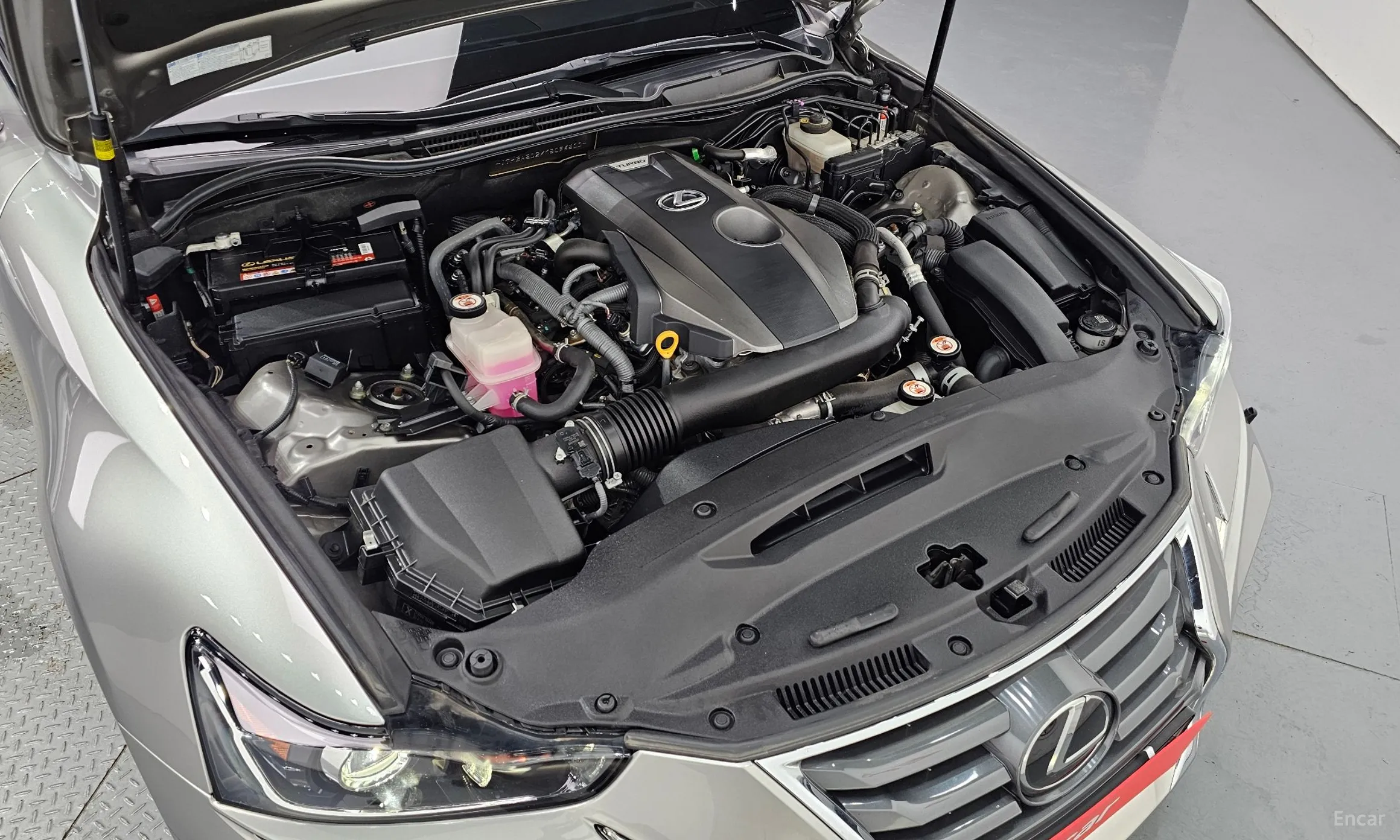Lexus New IS300 превью 6